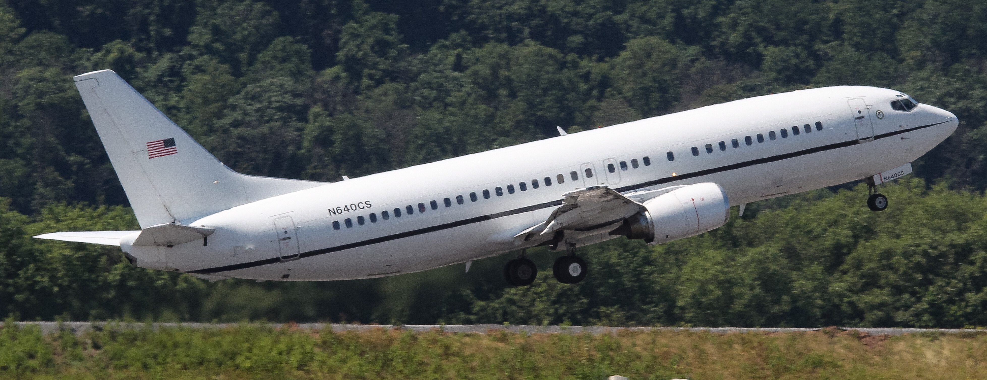 Full size: US Department of Justice  Boeing 737-400 N640CS at Harrisburg International Airport