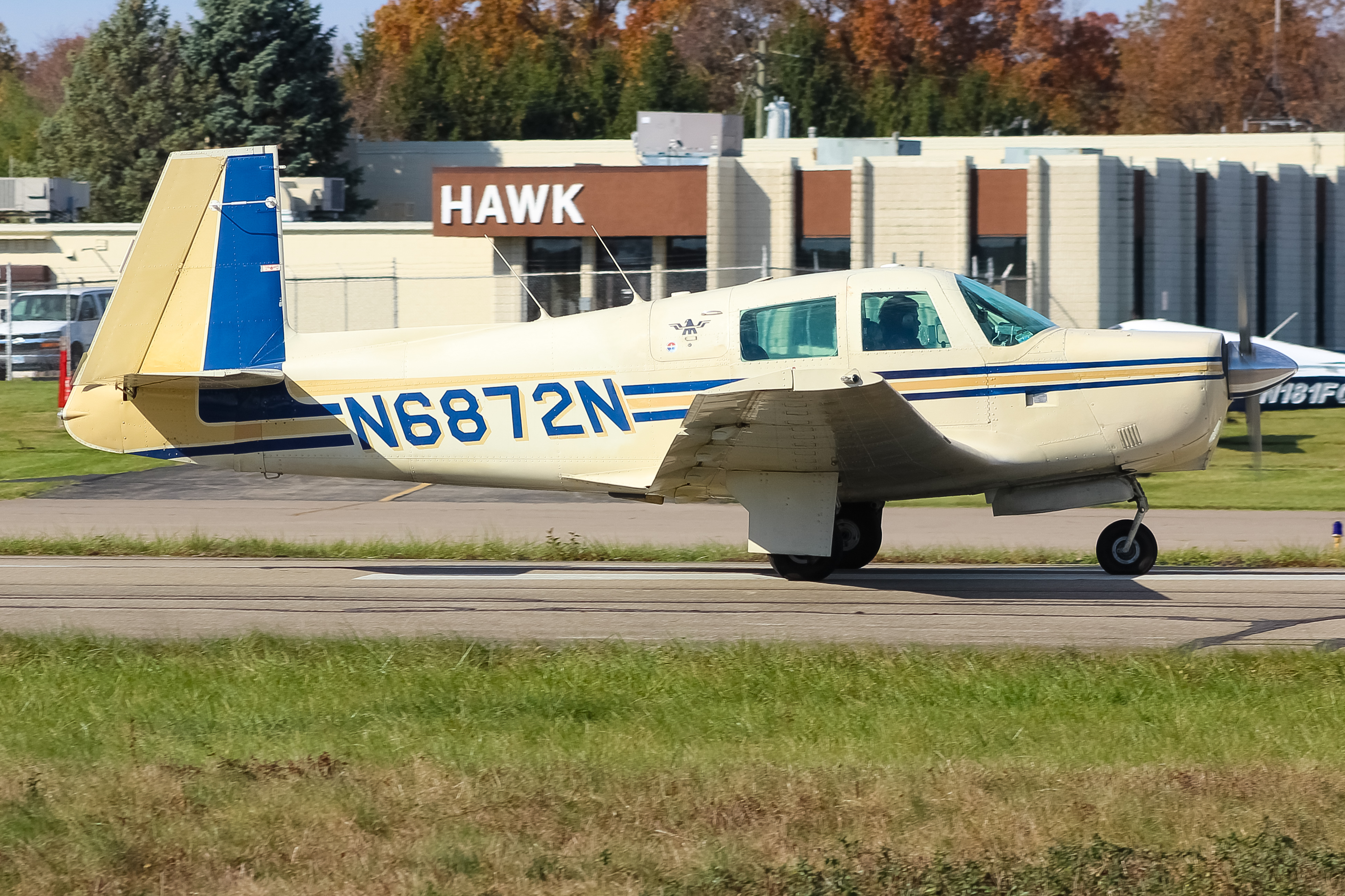 Full size: PRIVATE  Mooney M20C N6872N at Clermont County Airport