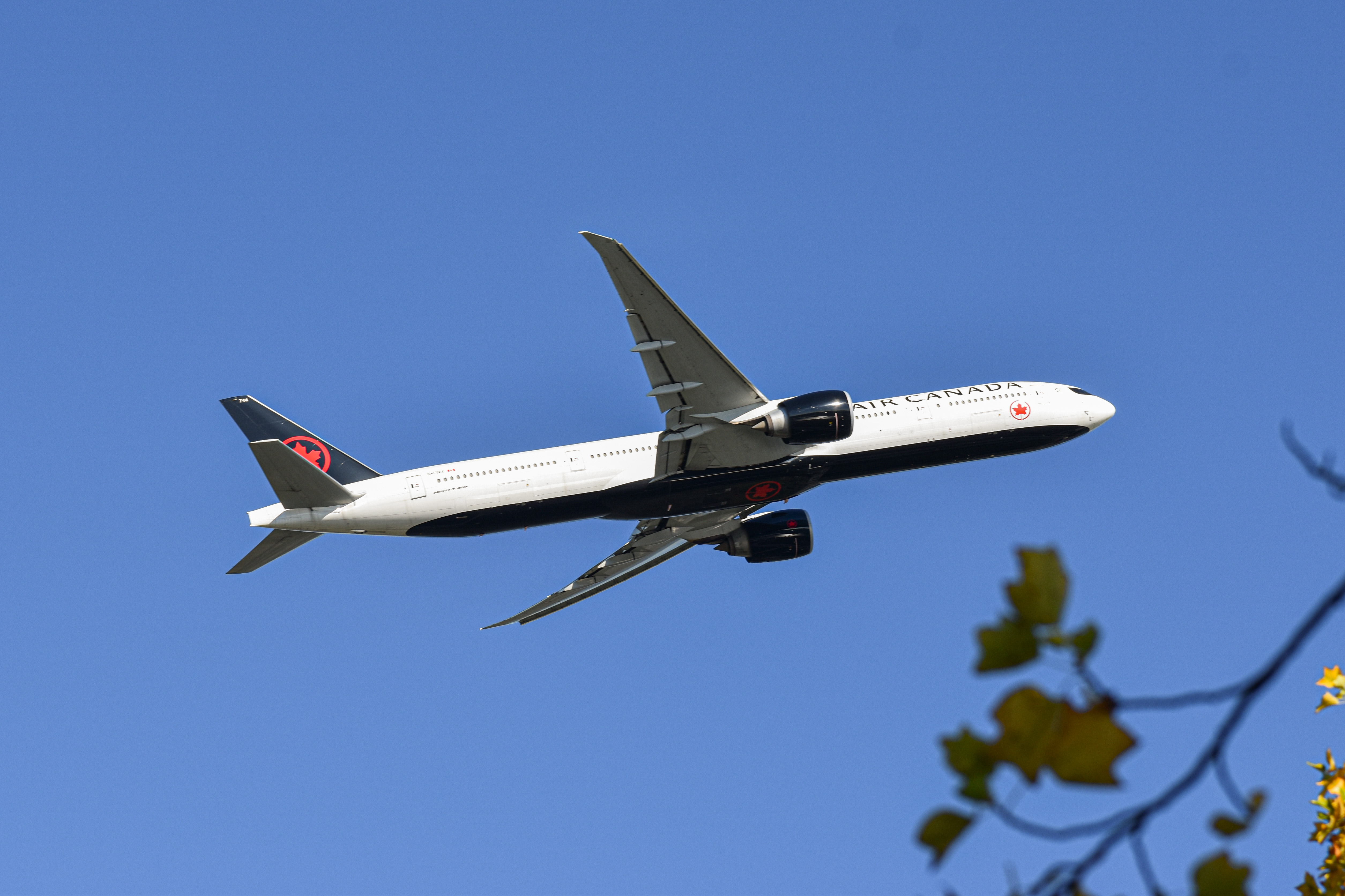 Full size: Air Canada Boeing 777-300ER C-FIVX at Vancouver International Airport