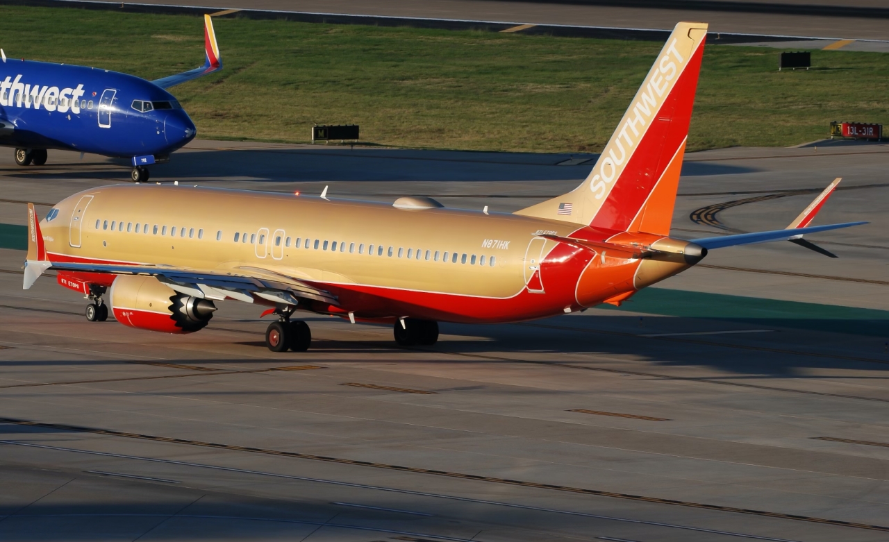 Full size: Southwest Airlines Boeing 737 MAX 8 N871HK at Dallas Love Field Airport