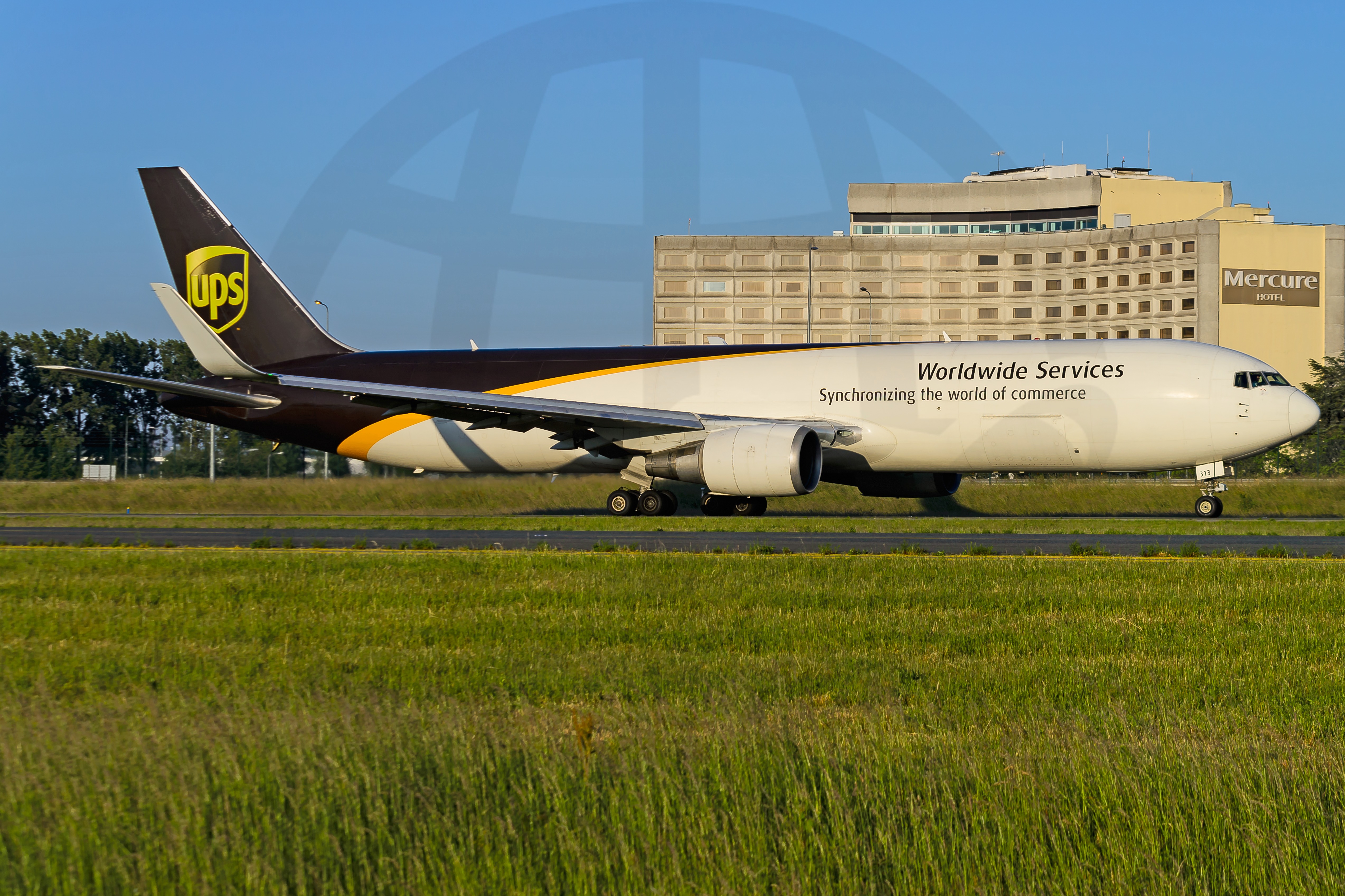 Full size: United Parcel Service Boeing 767-300F N313UP at Paris Charles de Gaulle Airport