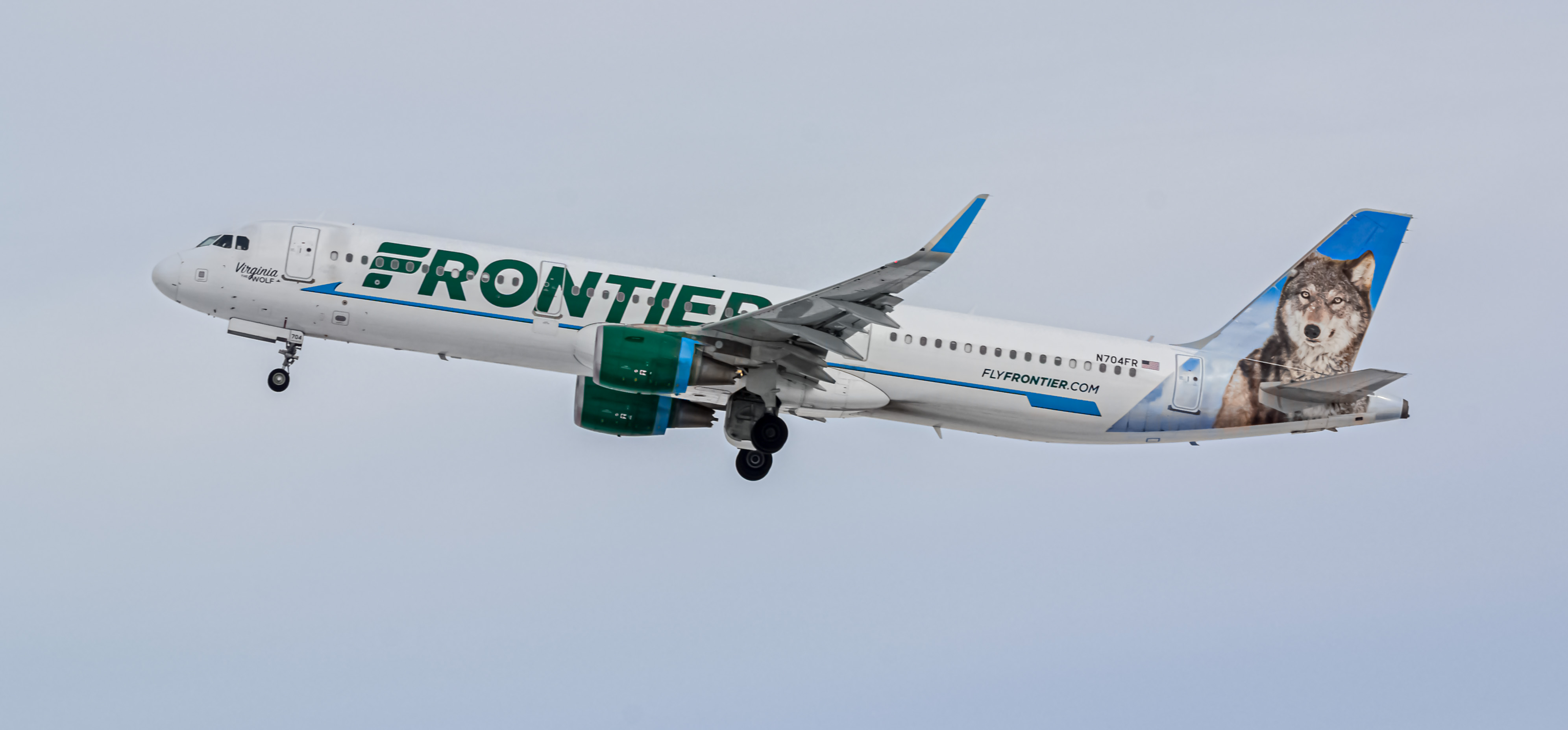 Full size: Frontier Airlines Airbus A321-200 N704FR at Denver International Airport