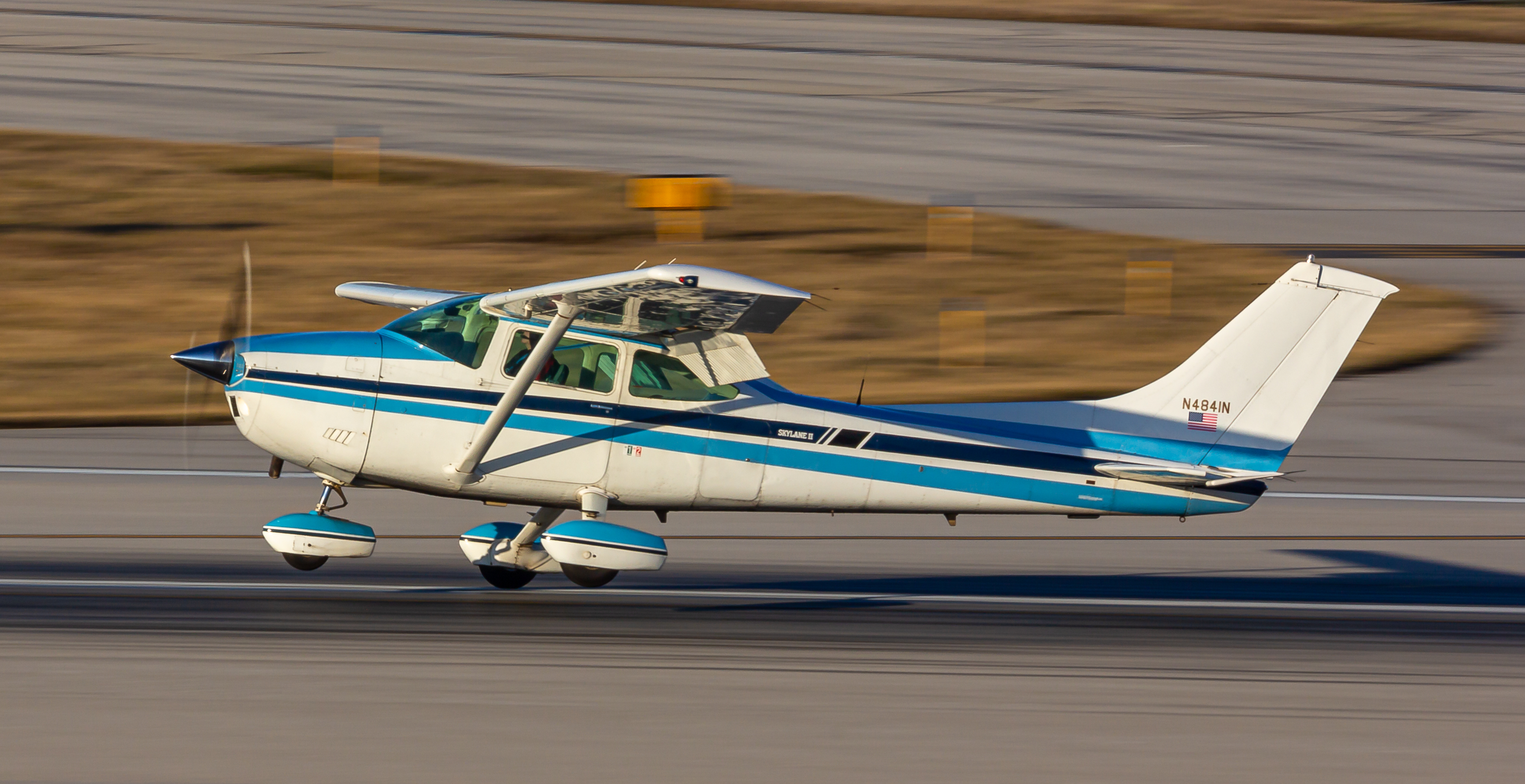 Full size: PRIVATE Cessna 182Q Skylane  N4841N at John Glenn Columbus International Airport