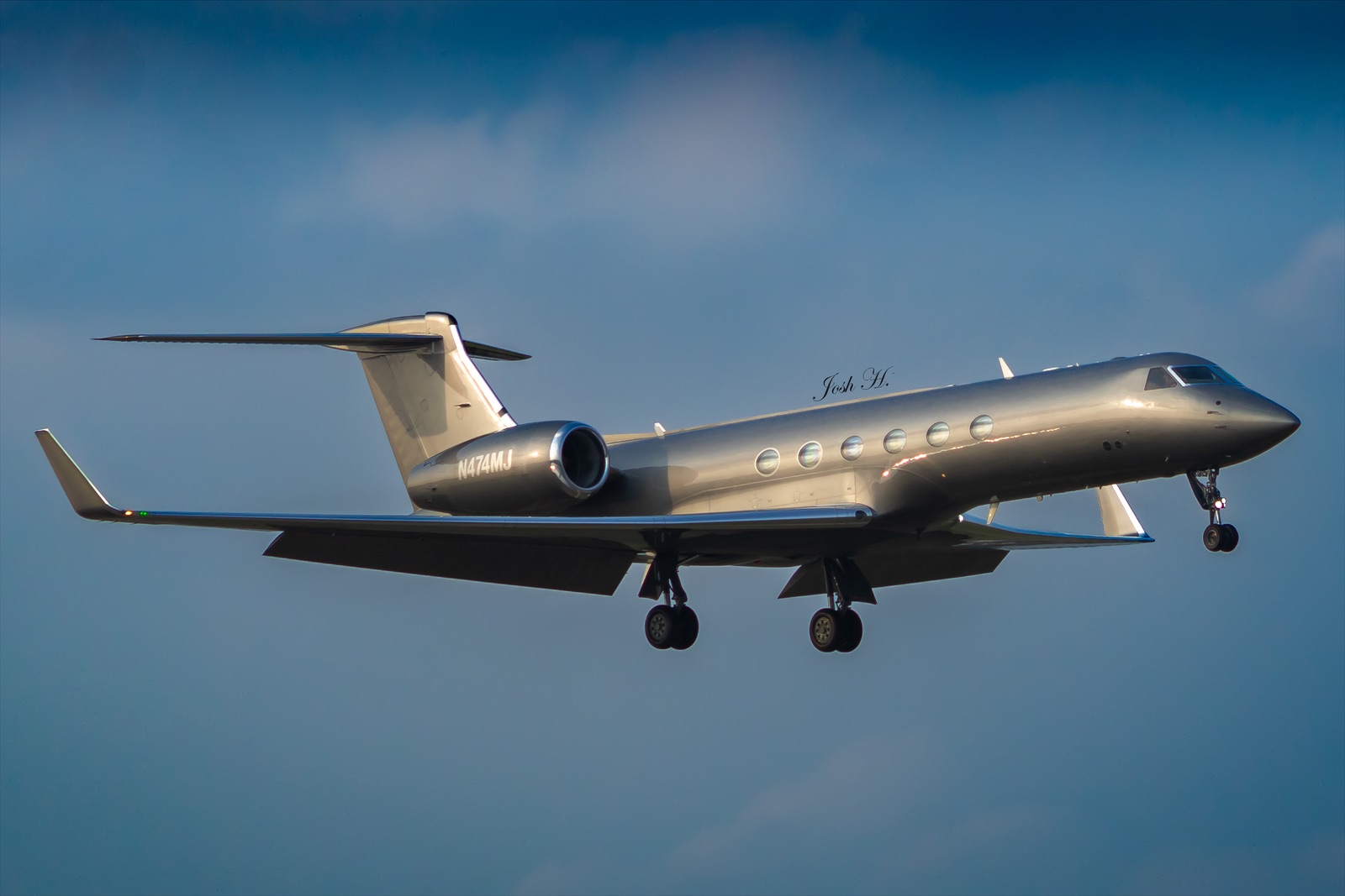 Full size: PRIVATE Gulfstream V N474MJ at Addison Airport