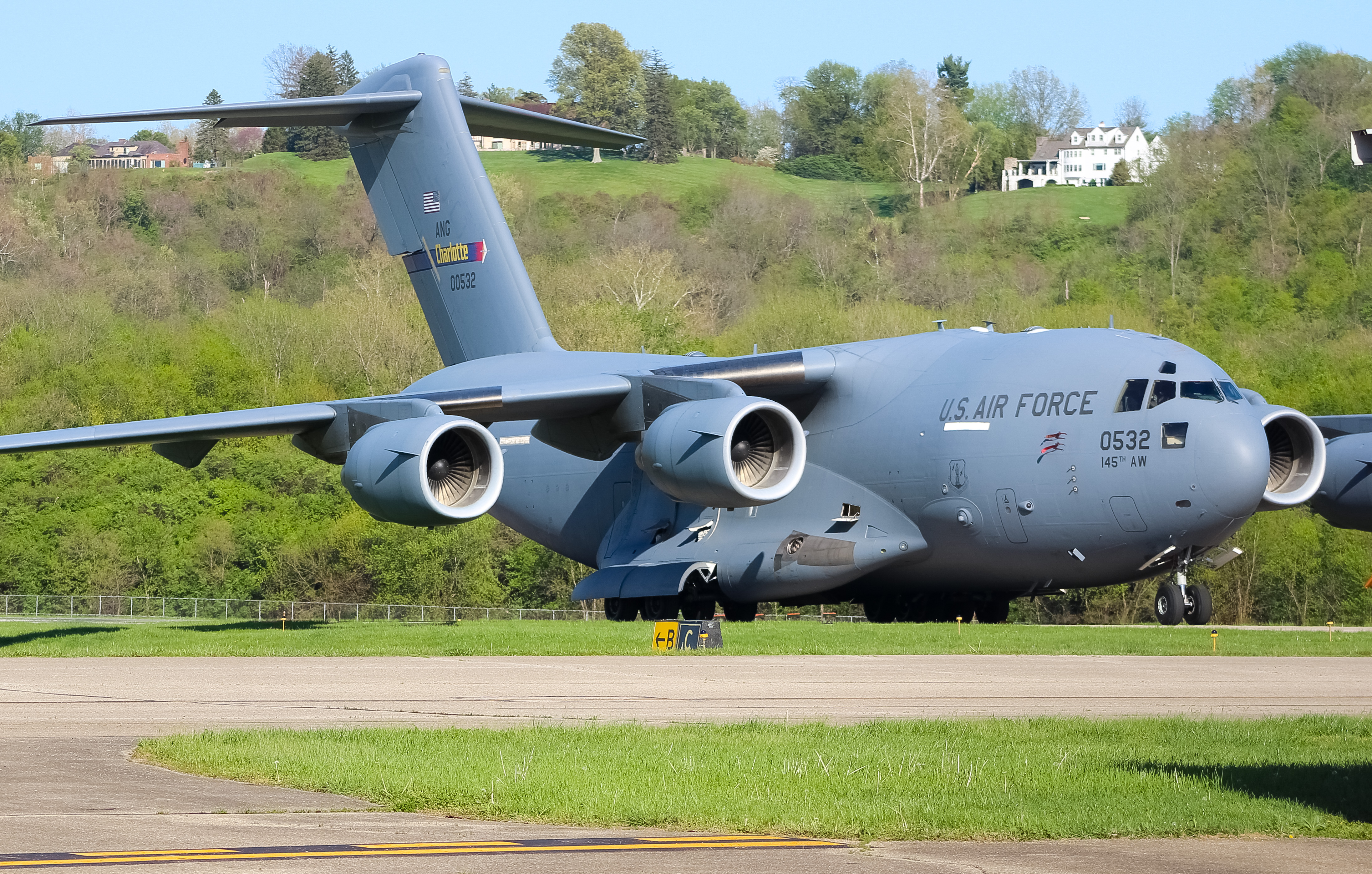 Full size: USAF - United States Air Force Boeing C-17 Globemaster III 90-0532 at Cincinnati Municipal Airport/Lunken Field