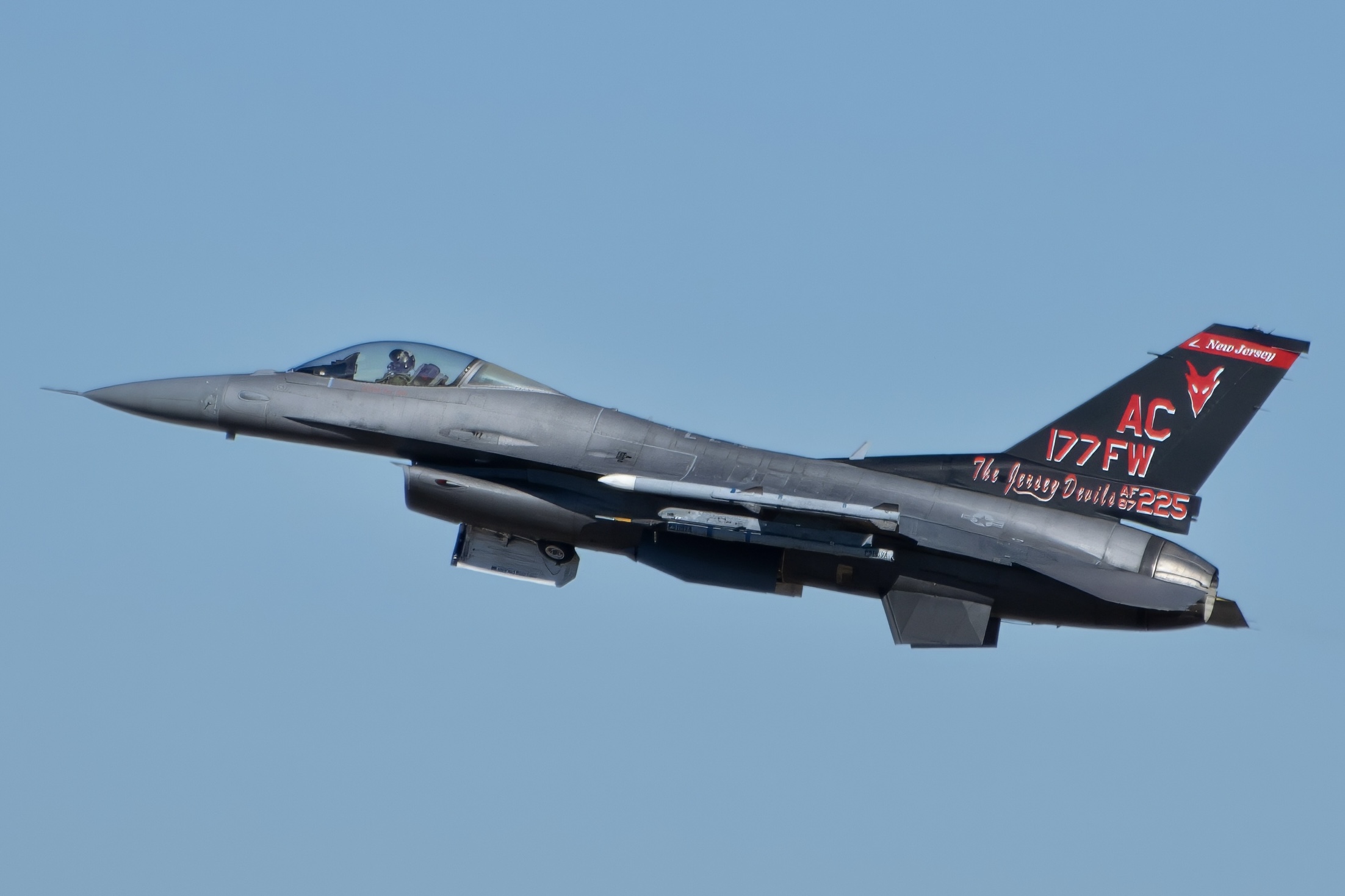 Full size: Air National Guard General Dynamics F-16 Fighting Falcon 87-0225 at Atlantic City International Airport