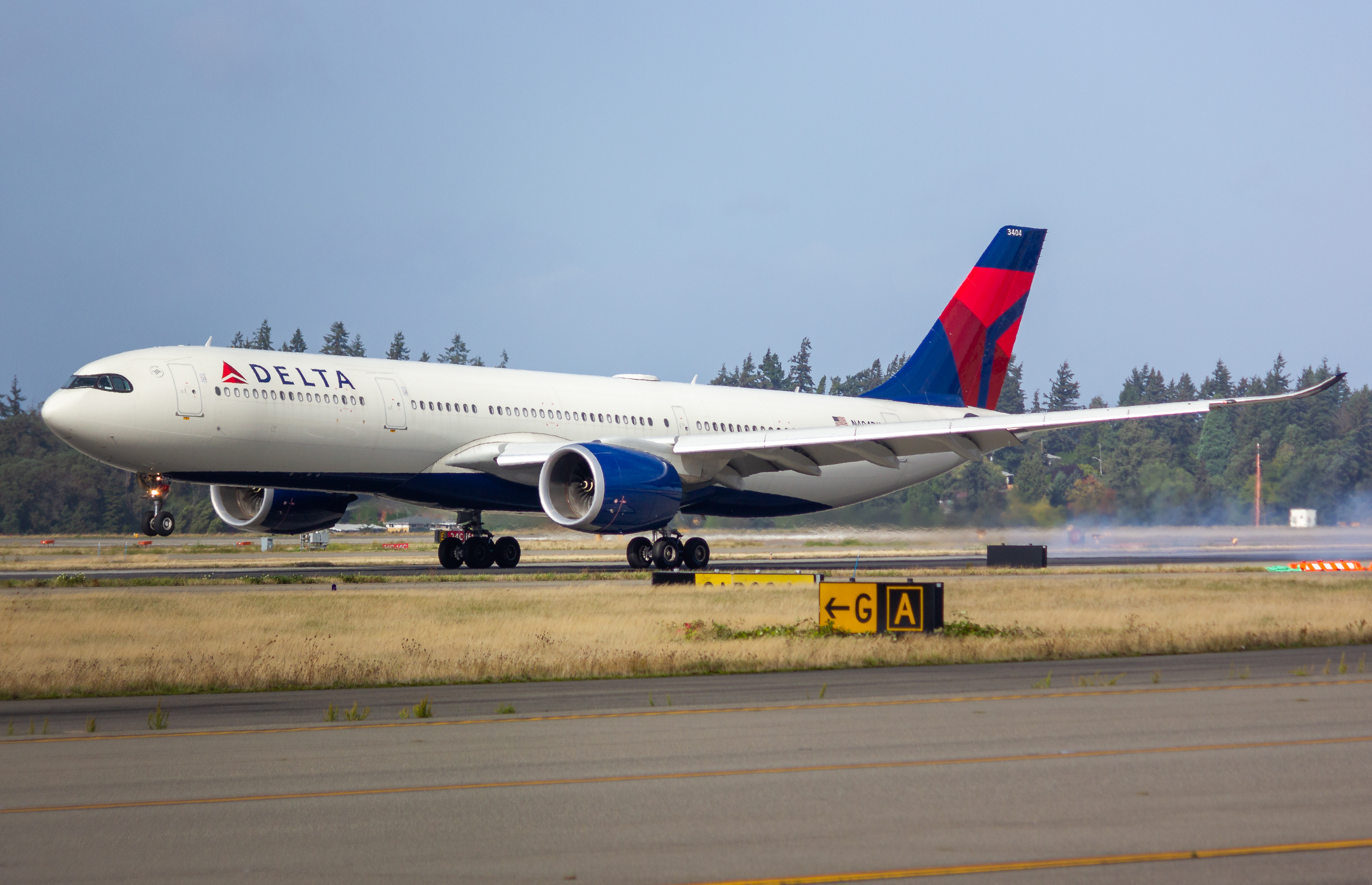 Full size: Delta Airlines Airbus A330-900 N403DX at Seattle-Tacoma International Airport