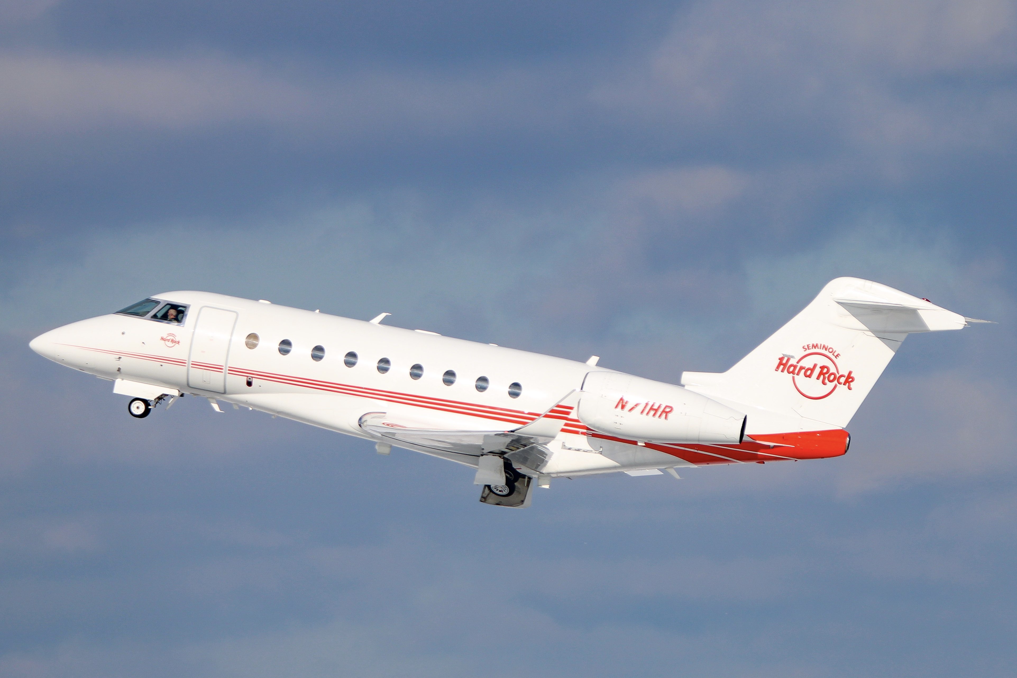 Full size: PRIVATE Gulfstream G280 N71HR at Atlantic City International Airport