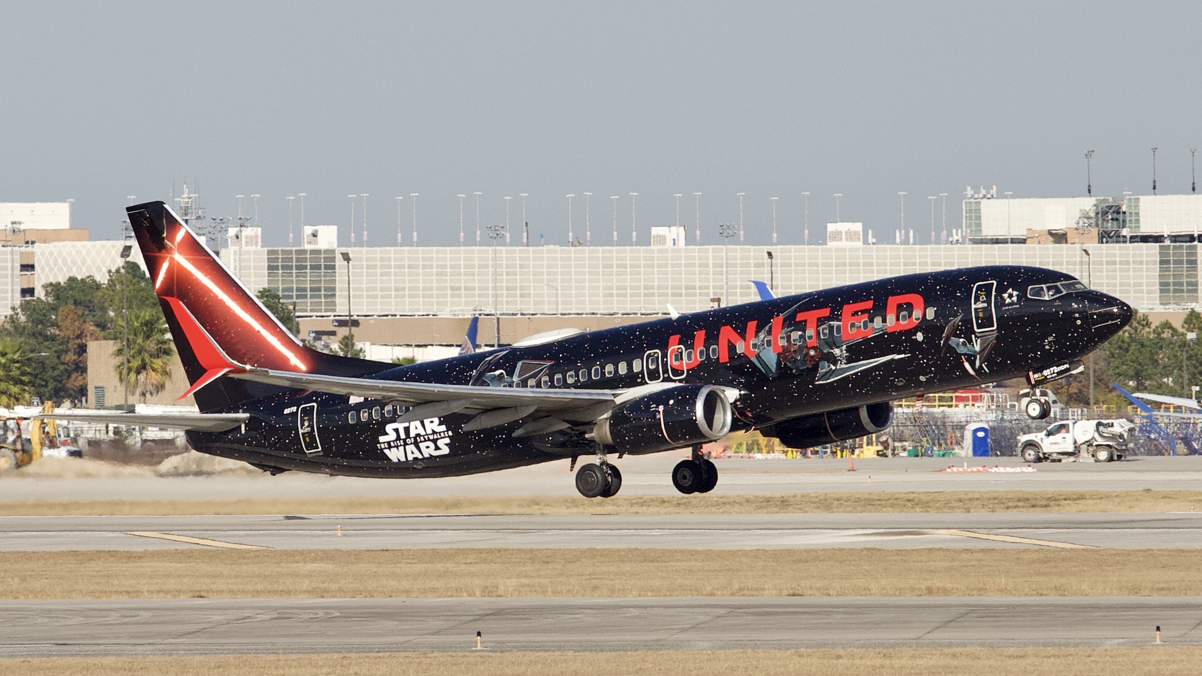 Full size: United Airlines Boeing 737-800 N36272 at Houston-George Bush Intercontinental Airport
