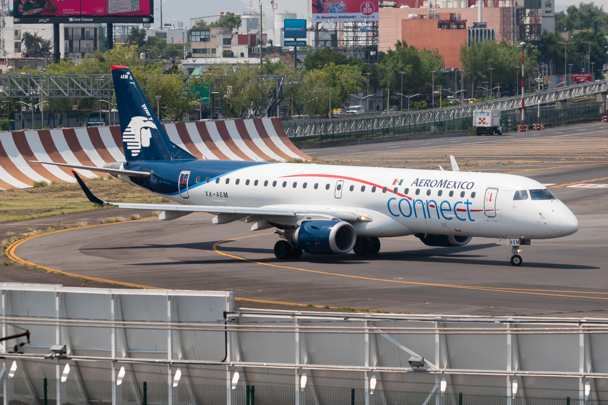 Full size: Aeromexico Connect Embraer E190 XA-AEM at Mexico City International Airport