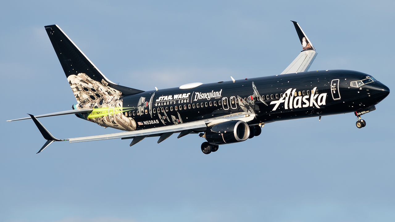 Full size: Alaska Airlines Boeing 737-800 N538AS at Ronald Reagan National Airport