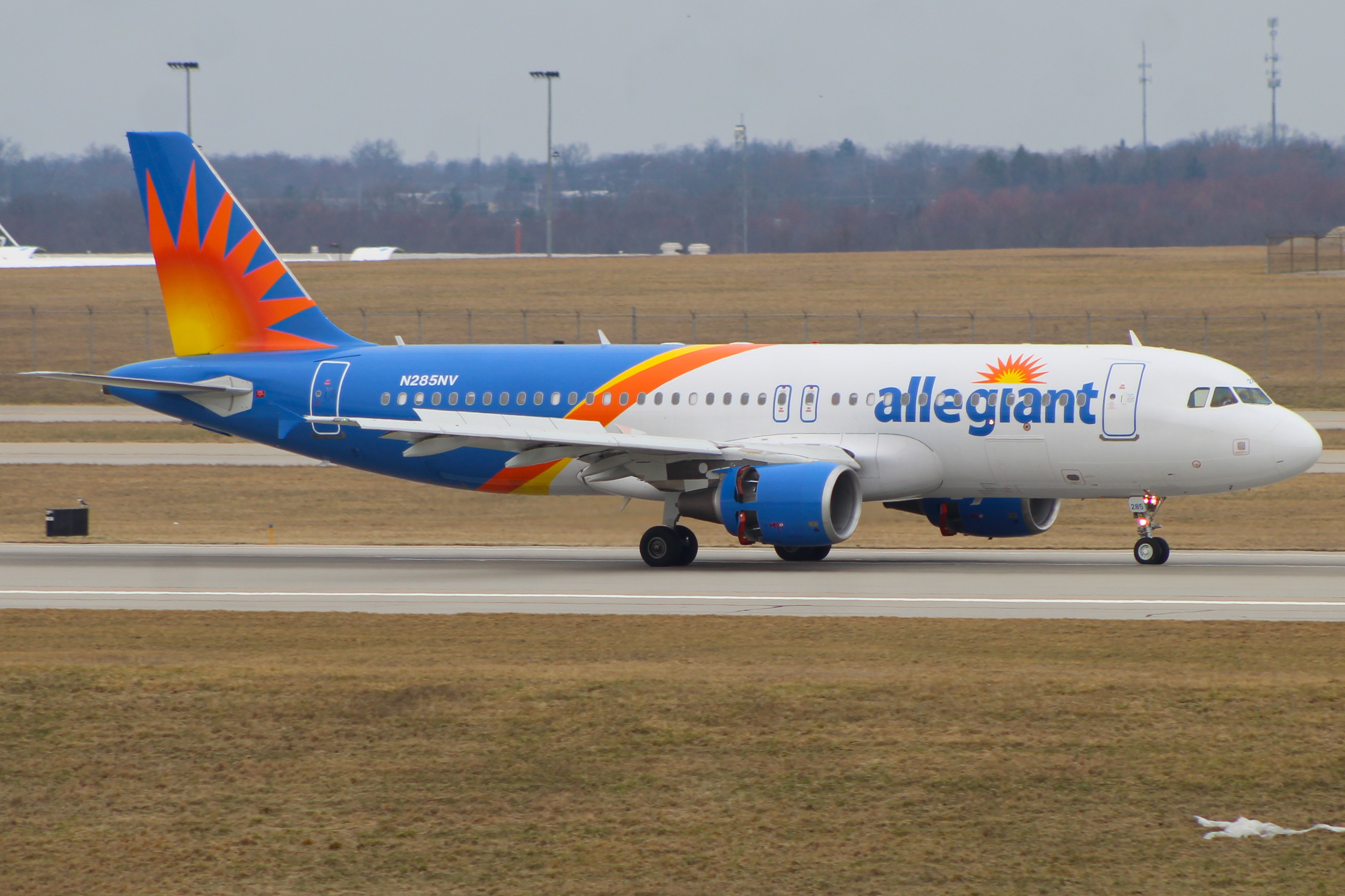 Full size: Allegiant Air Airbus A320 N285NV at Cincinnati/Northern Kentucky International Airport