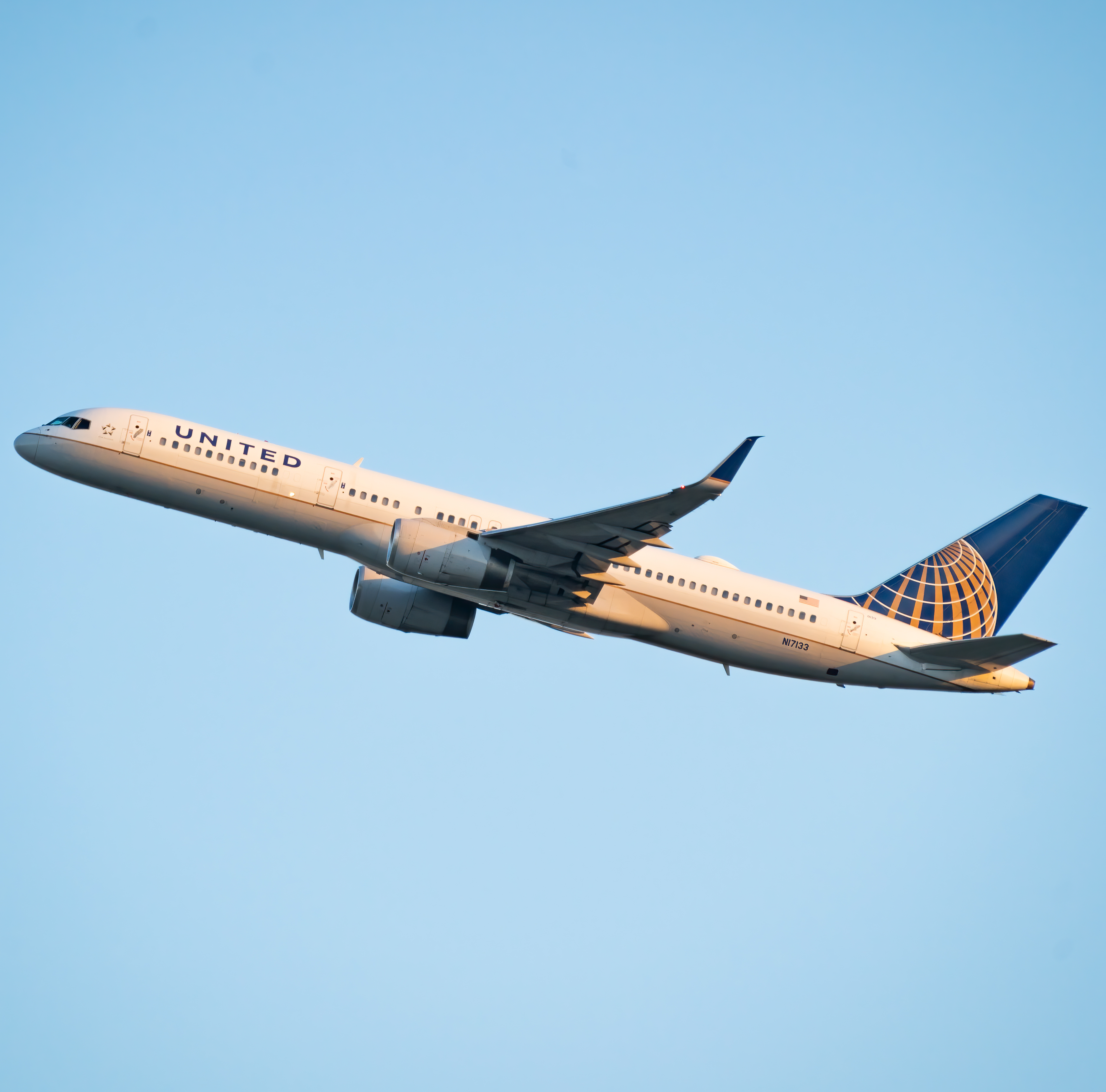 Full size: United Airlines Boeing 757-200 N17113 at Chicago O'Hare International Airport