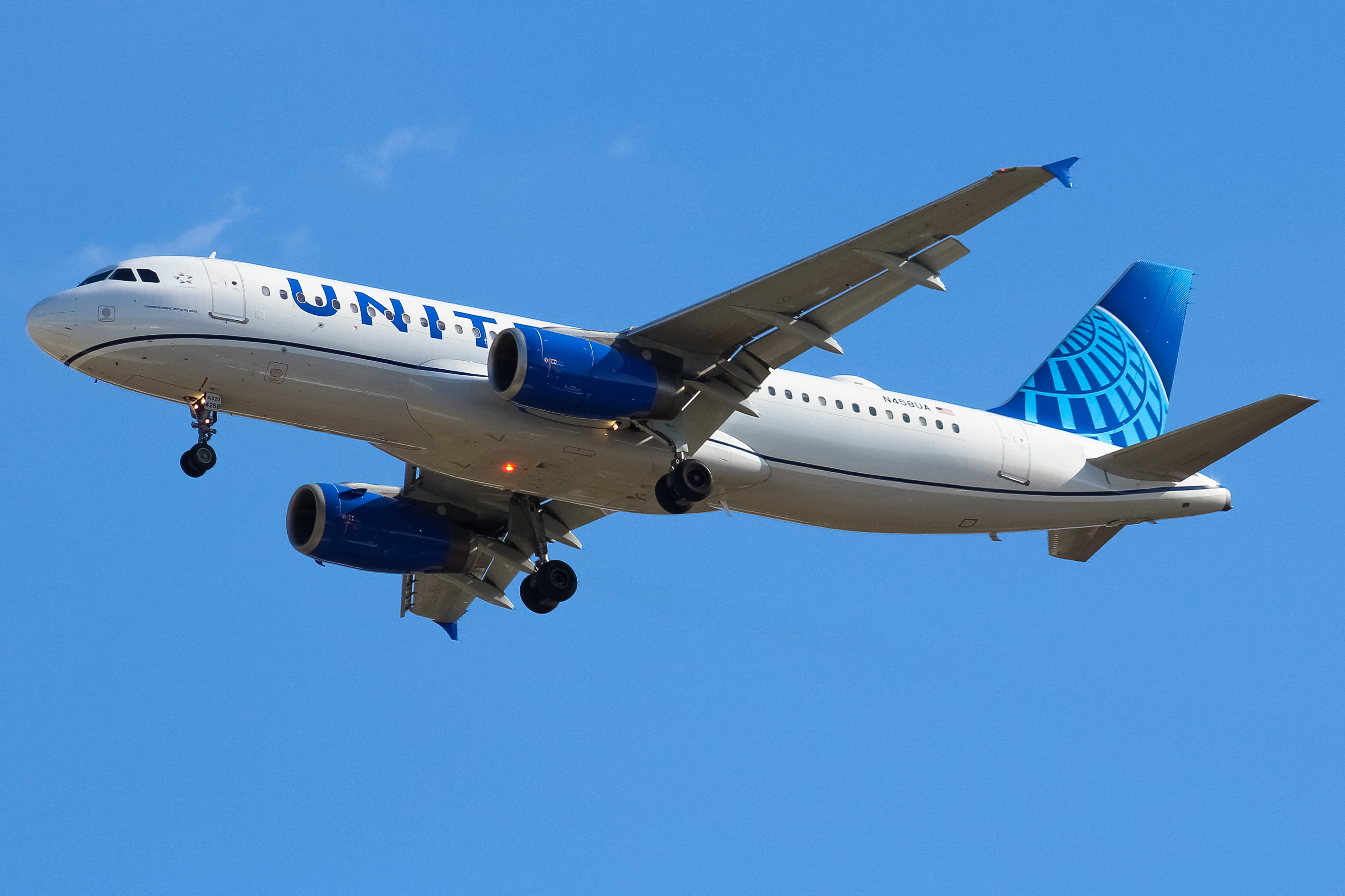 Full size: United Airlines Airbus A320-200 N458UA at Cincinnati/Northern Kentucky International Airport