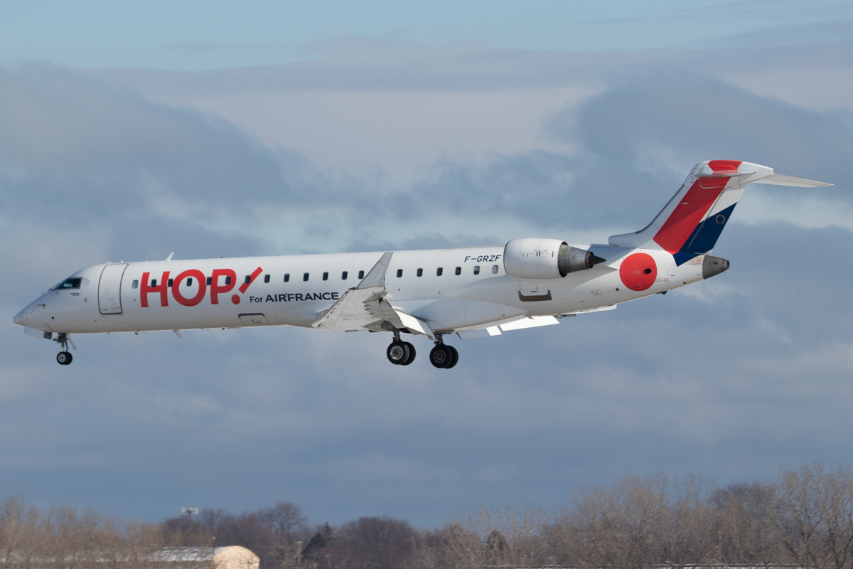 Full size: HOP Mitsubishi CRJ-700 F-GRZF at General Mitchell International Airport