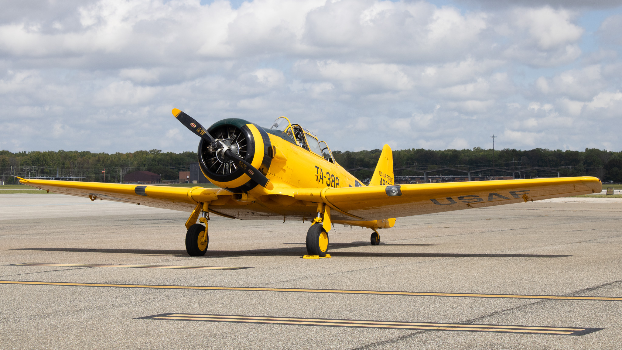Full size: PRIVATE North American T-6 Texan N5451E at Martin State Airport