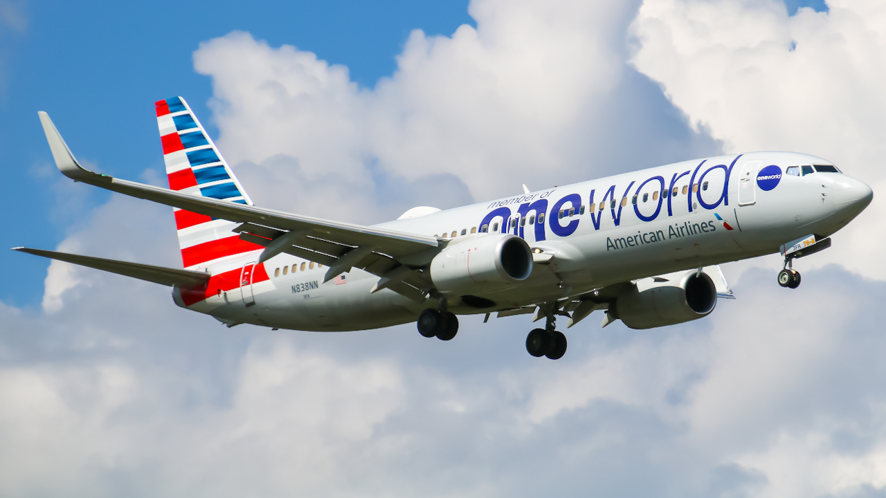 Full size: American Airlines Boeing 737-800 N838NN at Charlotte/Douglas International Airport
