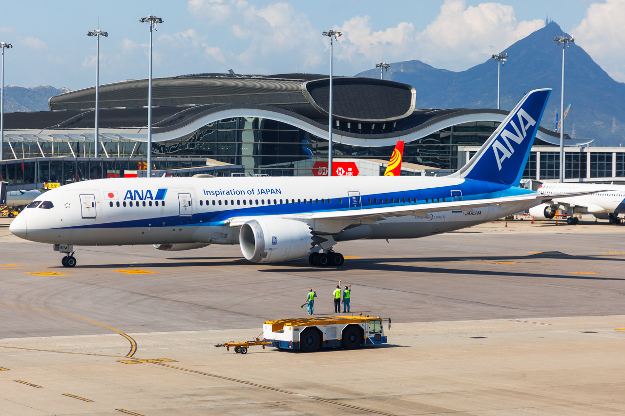 Full size: All Nippon Airways Boeing 787-8 JA834A at Hong Kong International Airport