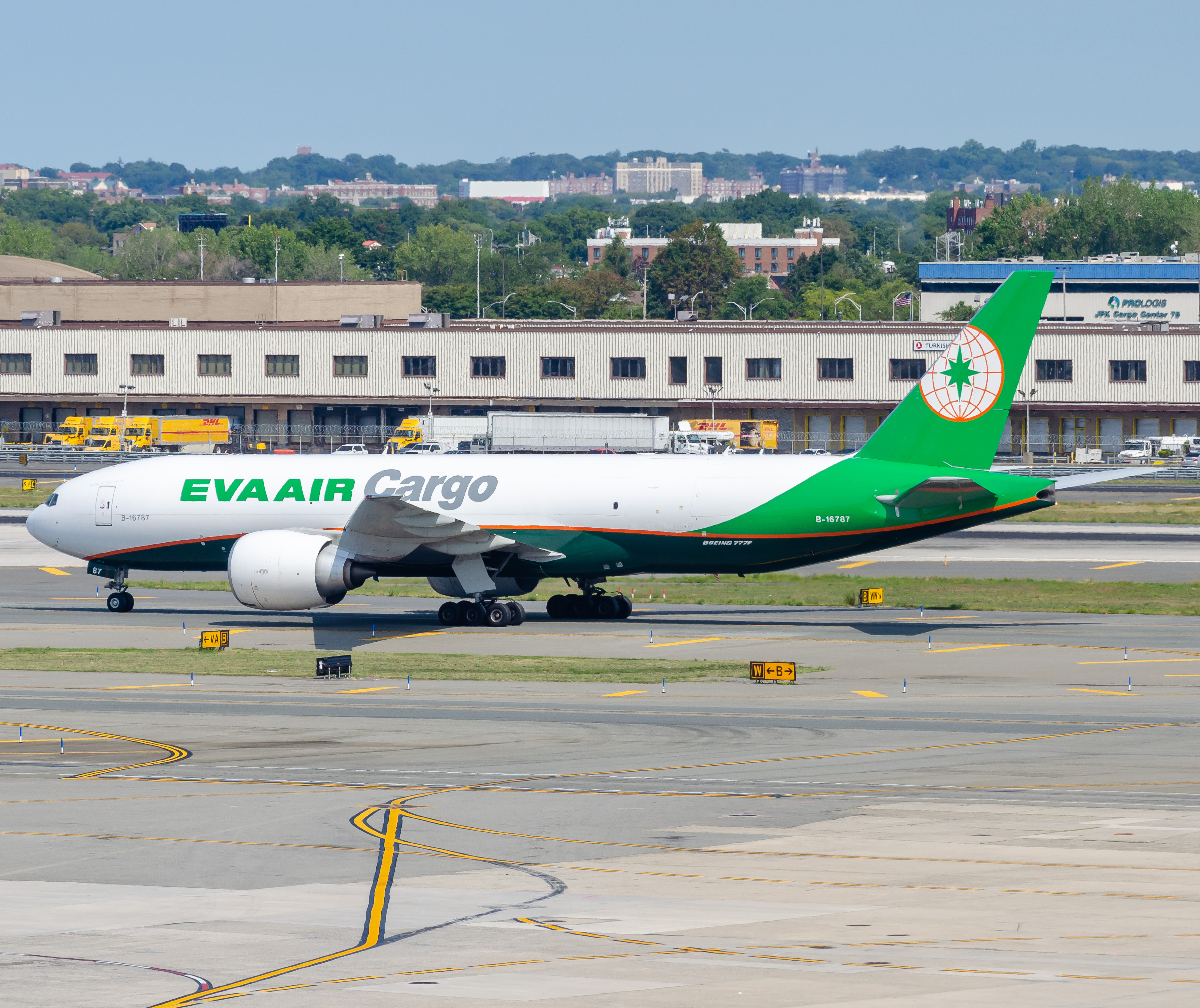 Full size: EVA Air  Boeing 777-300ER B-16787 at John F. Kennedy International Airport