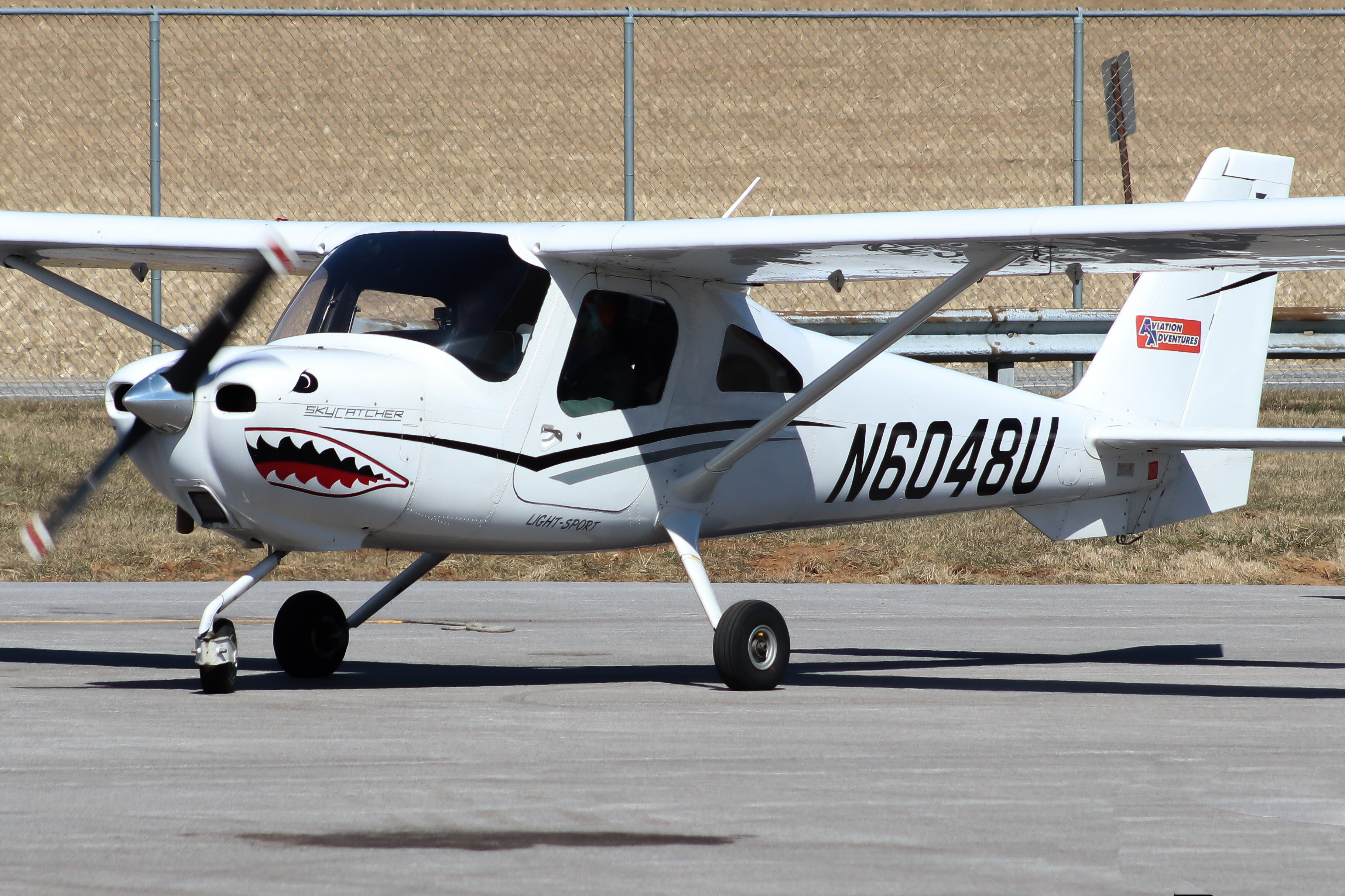 Full size: PRIVATE Cessna 162 N6048U at York Airport