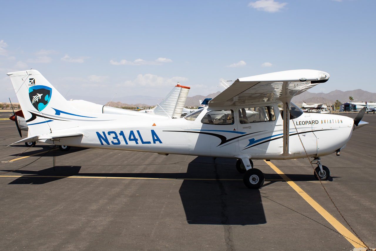 Full size: Leopard Aviation Cessna 172 N314LA at Falcon Field Airport