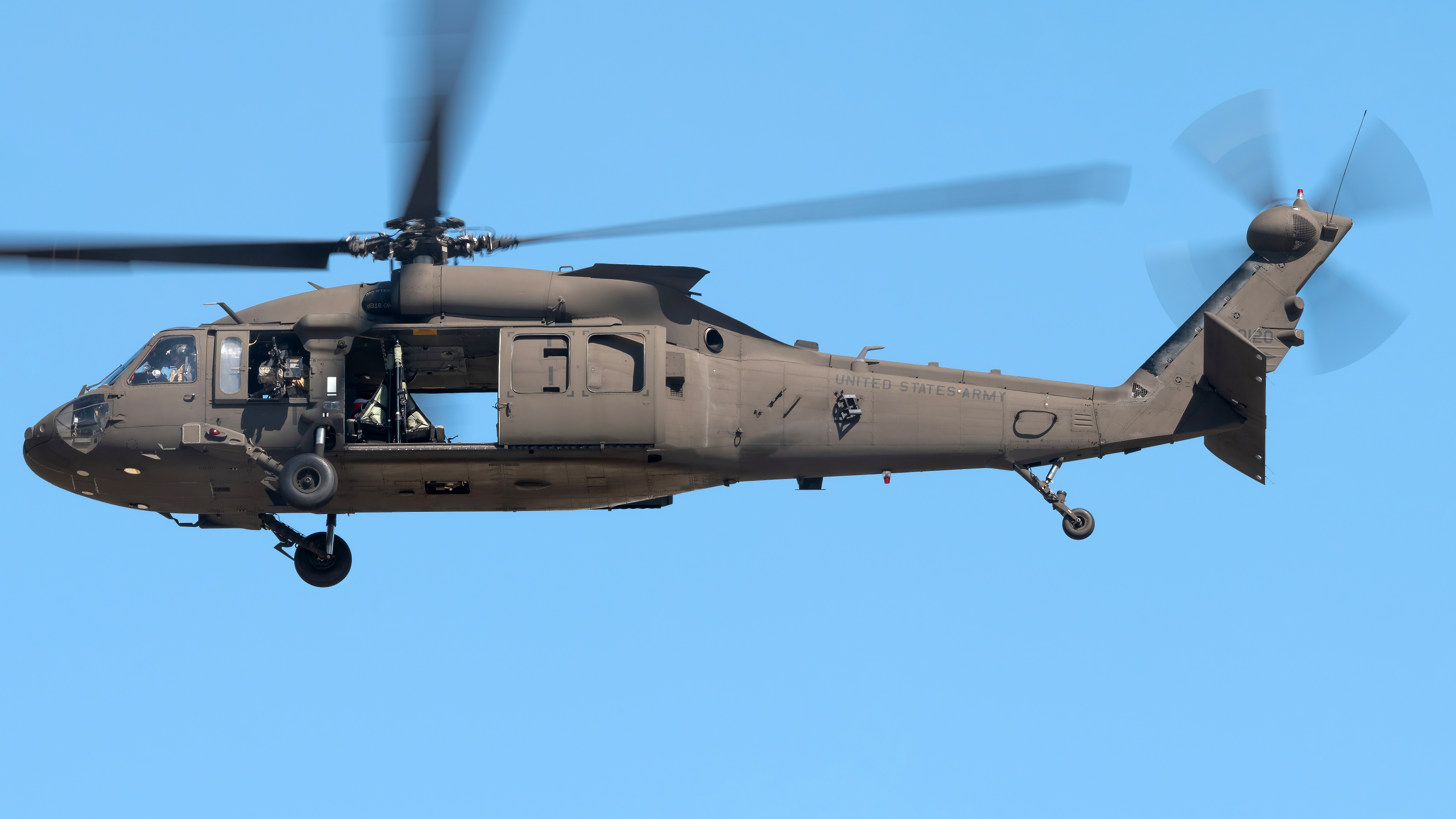 Full size: USA - United States Army Sikorsky UH-60L Blackhawk 08-20120 at Wittman Regional Airport