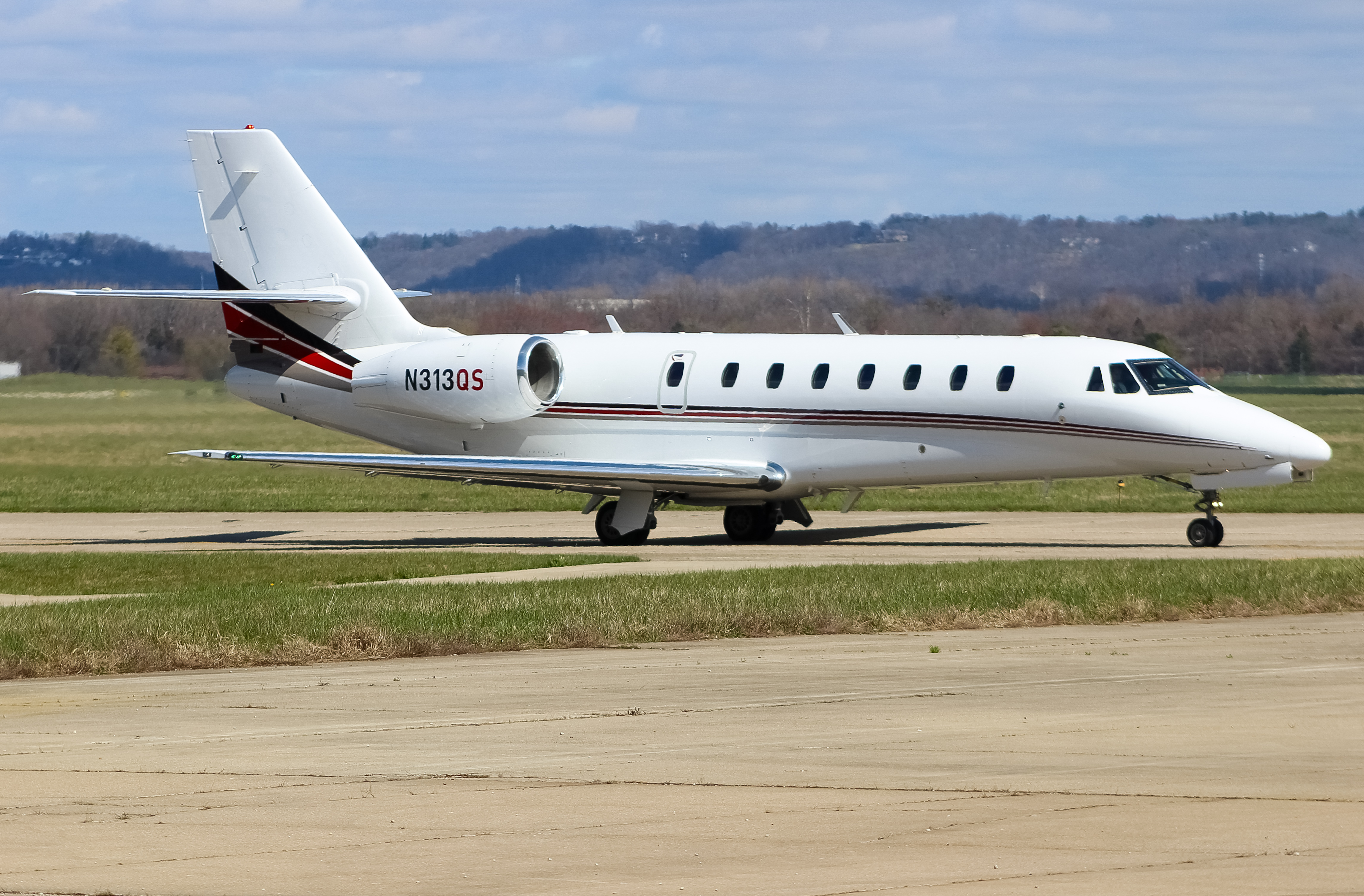 Full size: NetJets Cessna 680 Citation Sovereign  N313QS at Cincinnati Municipal Airport/Lunken Field