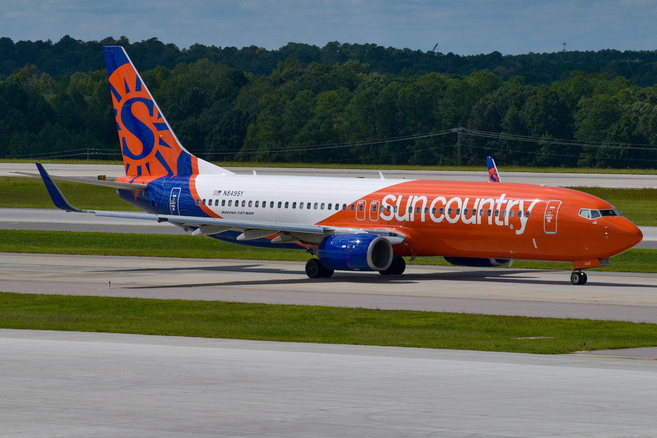 Full size: Sun Country Airlines Boeing 737-800 N849SY at Raleigh-Durham International Airport