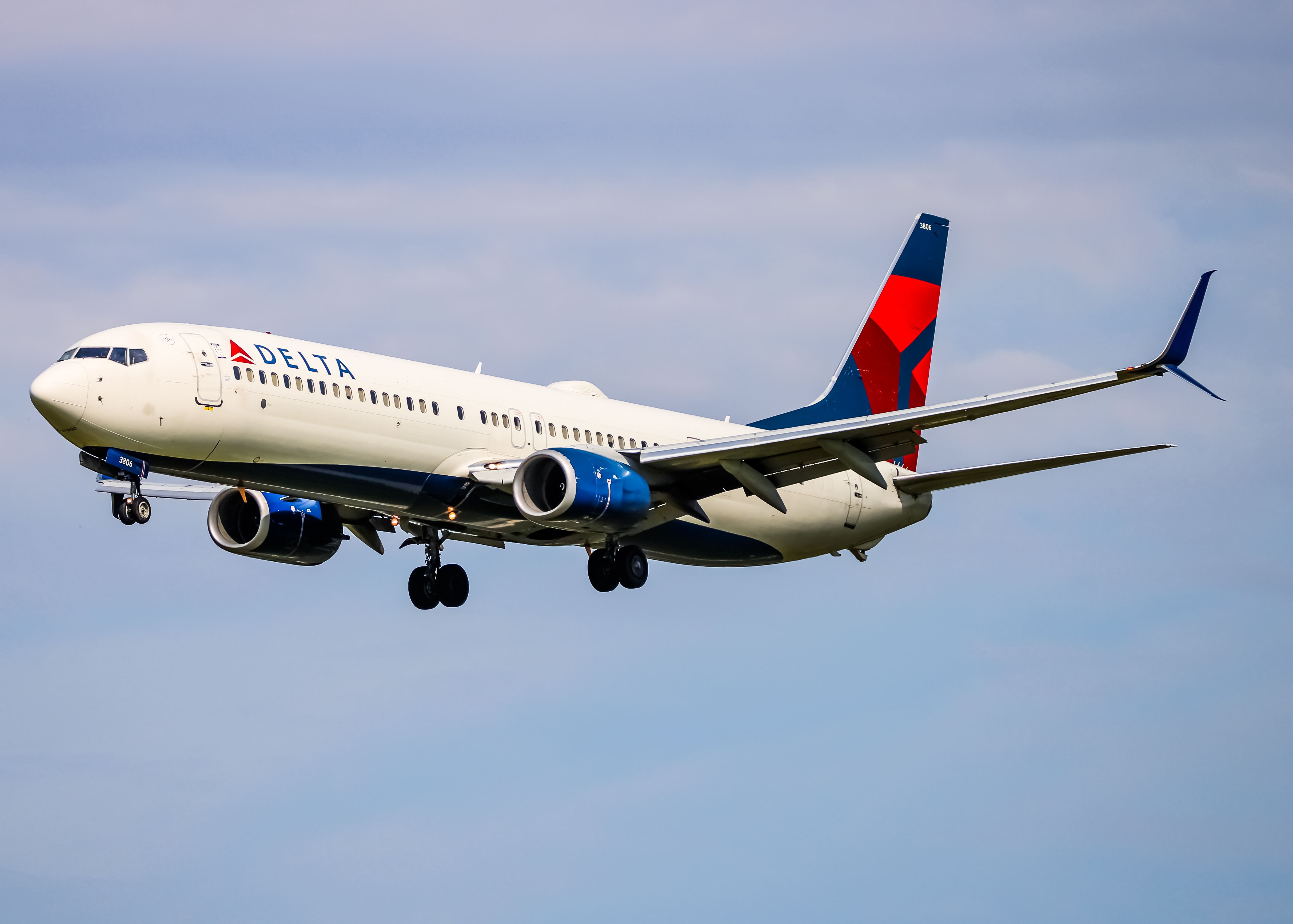 Full size: Delta Airlines Boeing 737-900ER N806DN at Baltimore/Washington International Thurgood Marshall Airport