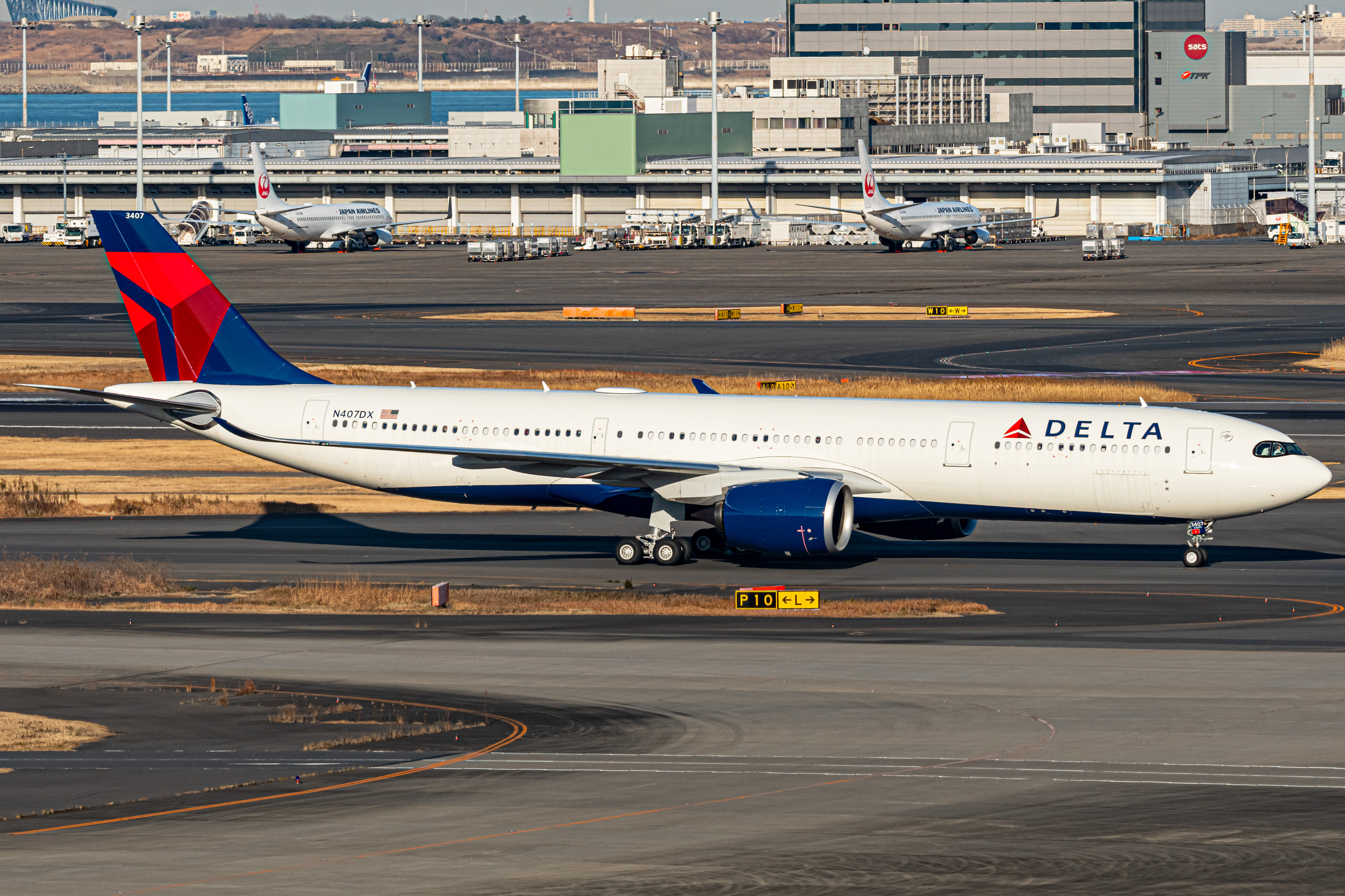 Full size: Delta Airlines Airbus A330-900 N407DN at Tokyo-Haneda Airport