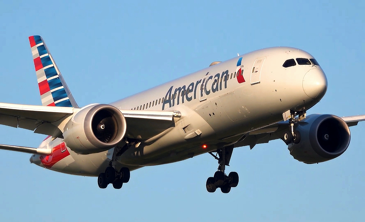 Full size: American Airlines Boeing 787-8 N810AN at Montego Bay Sangster International Airport