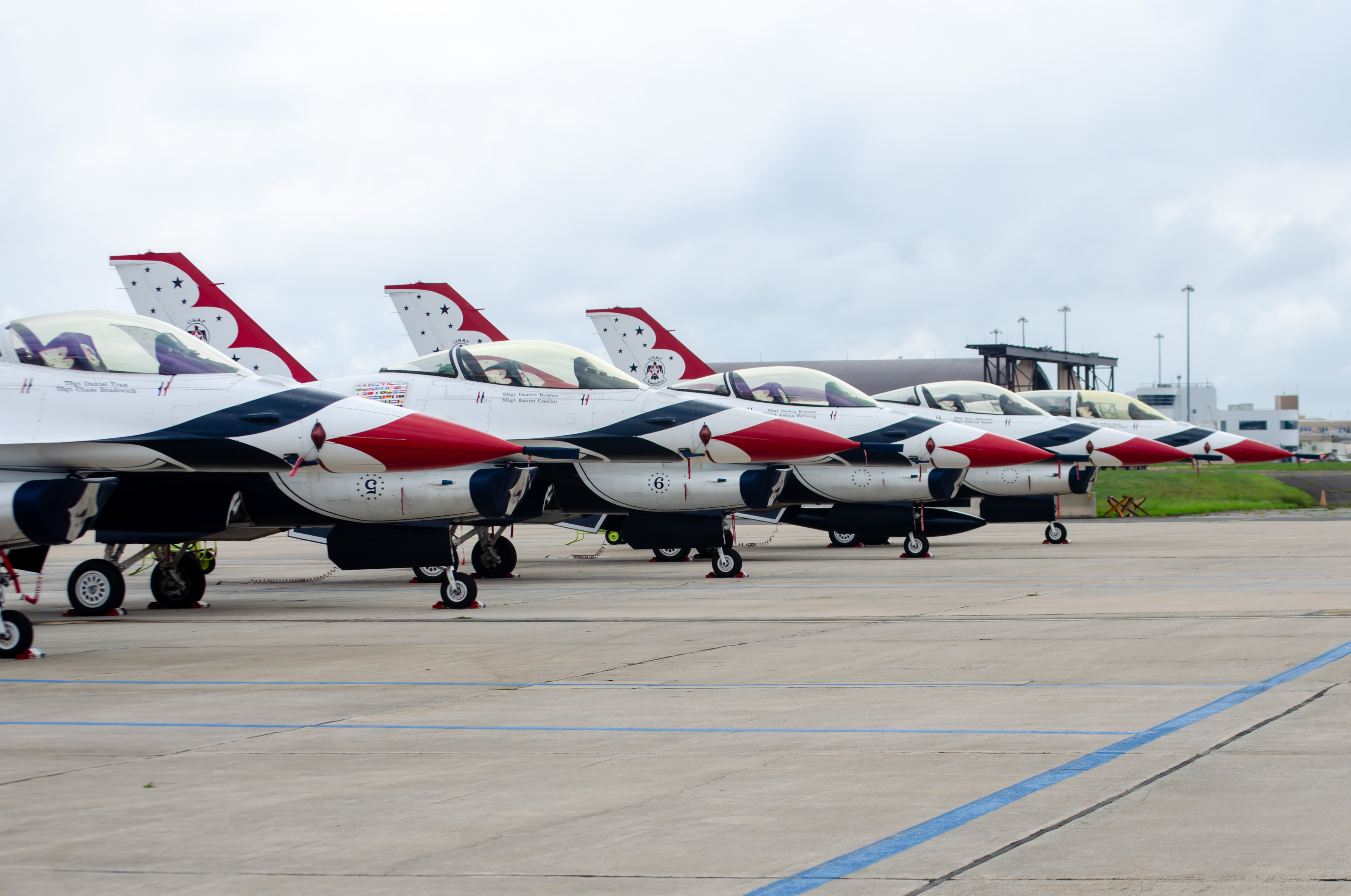 Full size: USAF - United States Air Force General Dynamics F-16 Fighting Falcon 92-3881 at Atlantic City International Airport