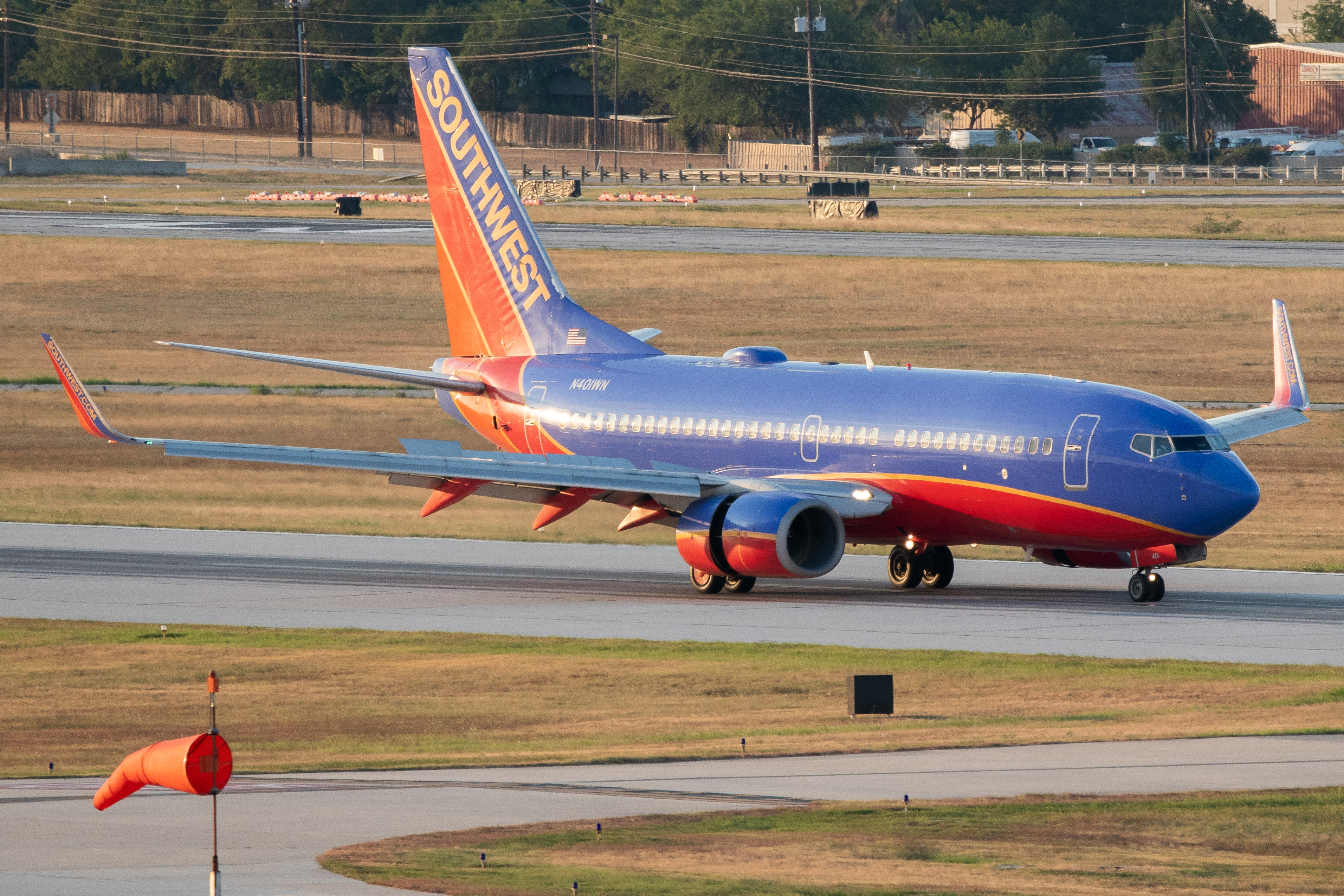Full size: Southwest Airlines Boeing 737-700 N401WN at San Antonio International Airport
