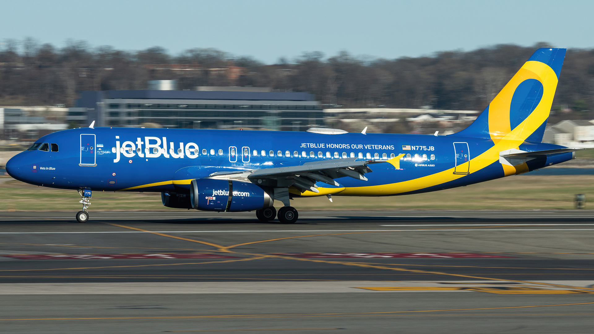 Full size: JetBlue Airways Airbus A320 N775JB at Ronald Reagan National Airport