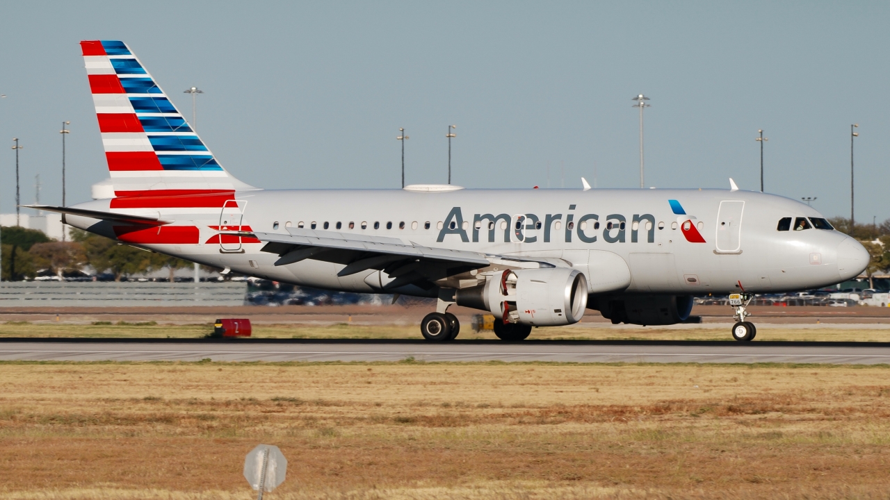 Full size: American Airlines  Airbus A319 N766US at Dallas-Fort Worth International Airport