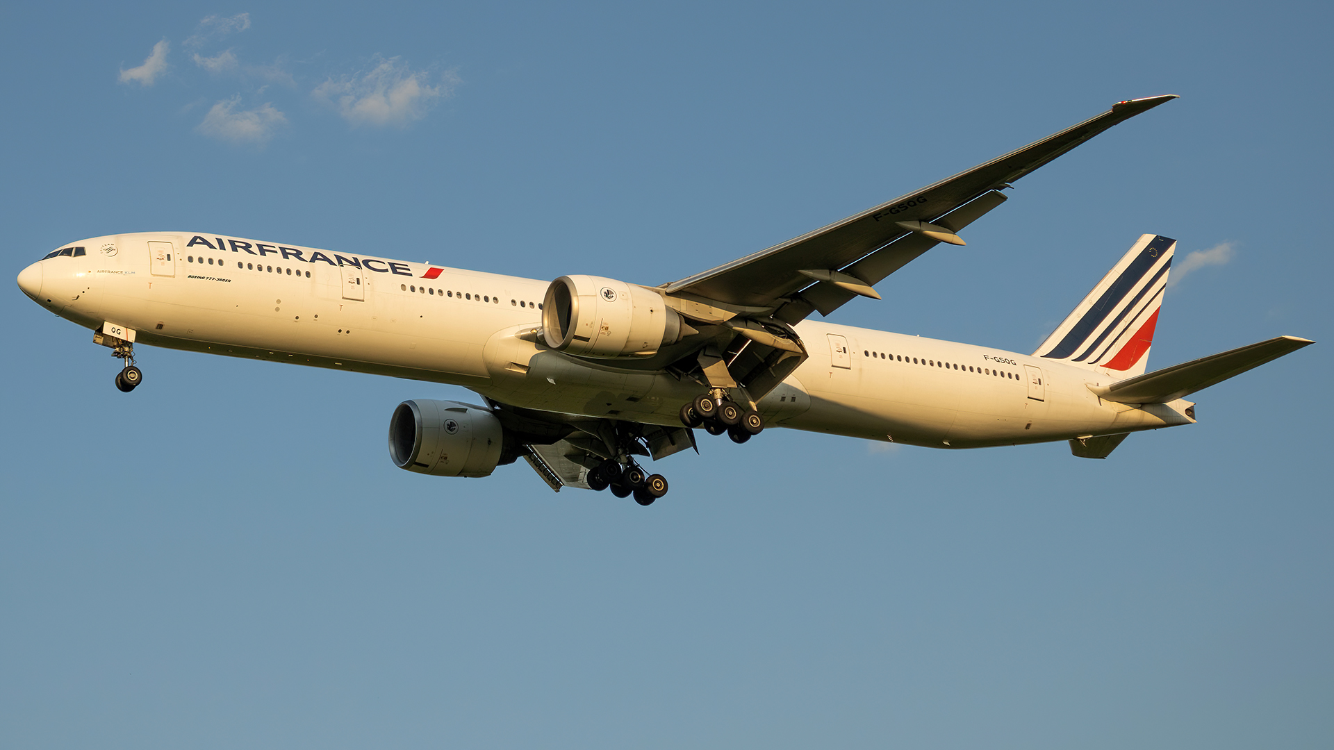 Full size: Air France Boeing 777-300ER F-GSQG at Washington Dulles International Airport