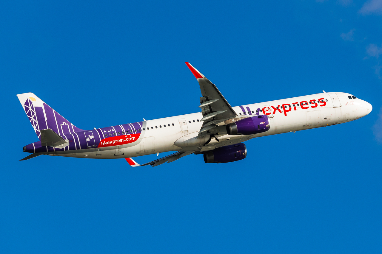 Full size: Hong Kong Express Airbus A321-200 B-LEC at Hong Kong International Airport
