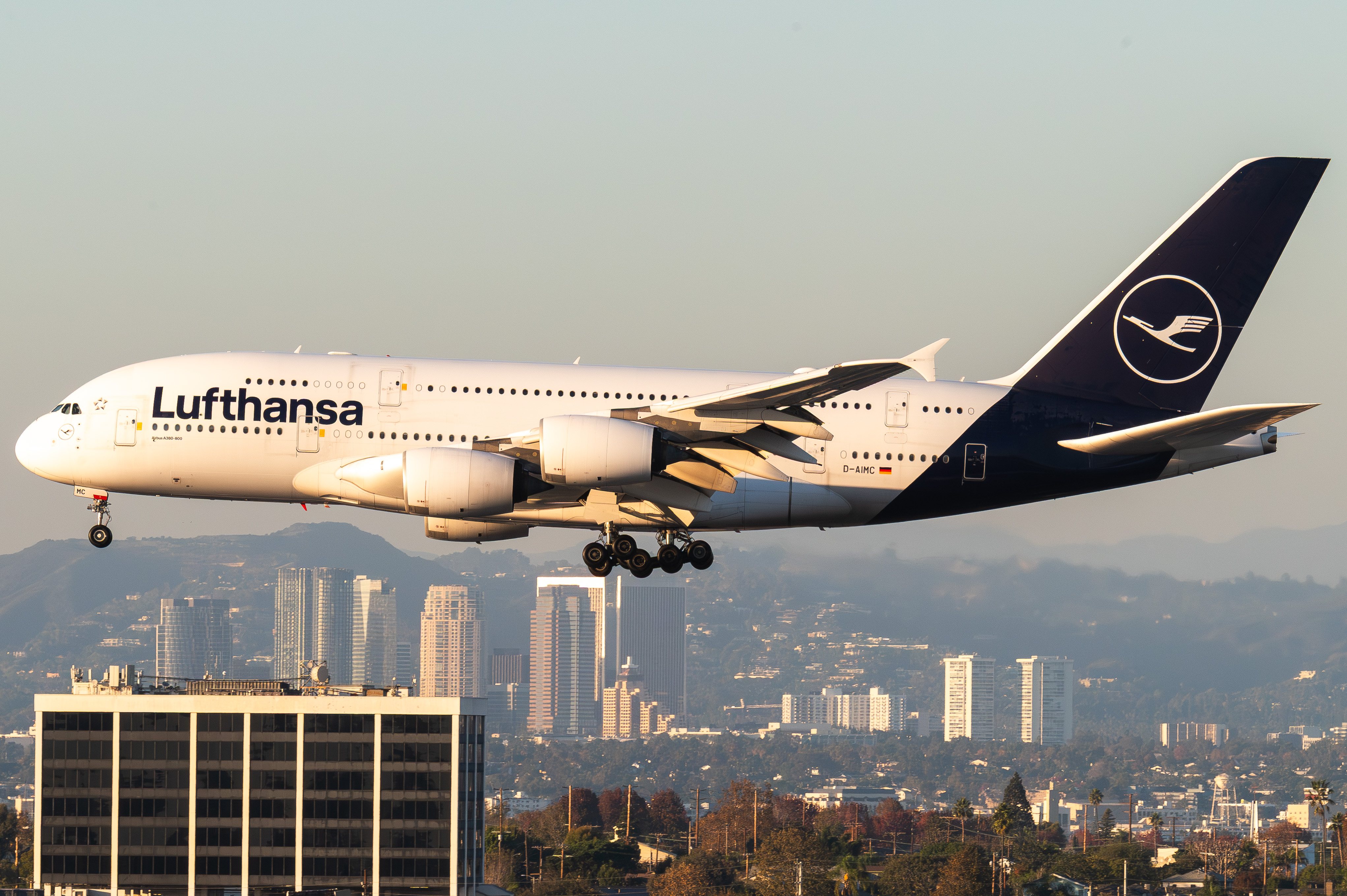 Full size: Lufthansa Airbus A380-800 D-AIMC at Los Angeles International Airport