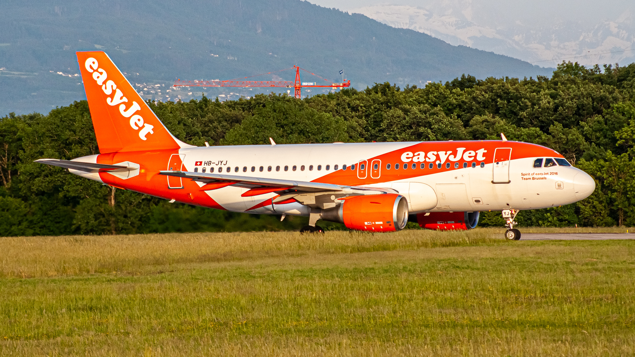 Full size: EasyJet Airbus A319 HB-JYJ at Geneve Aeroport