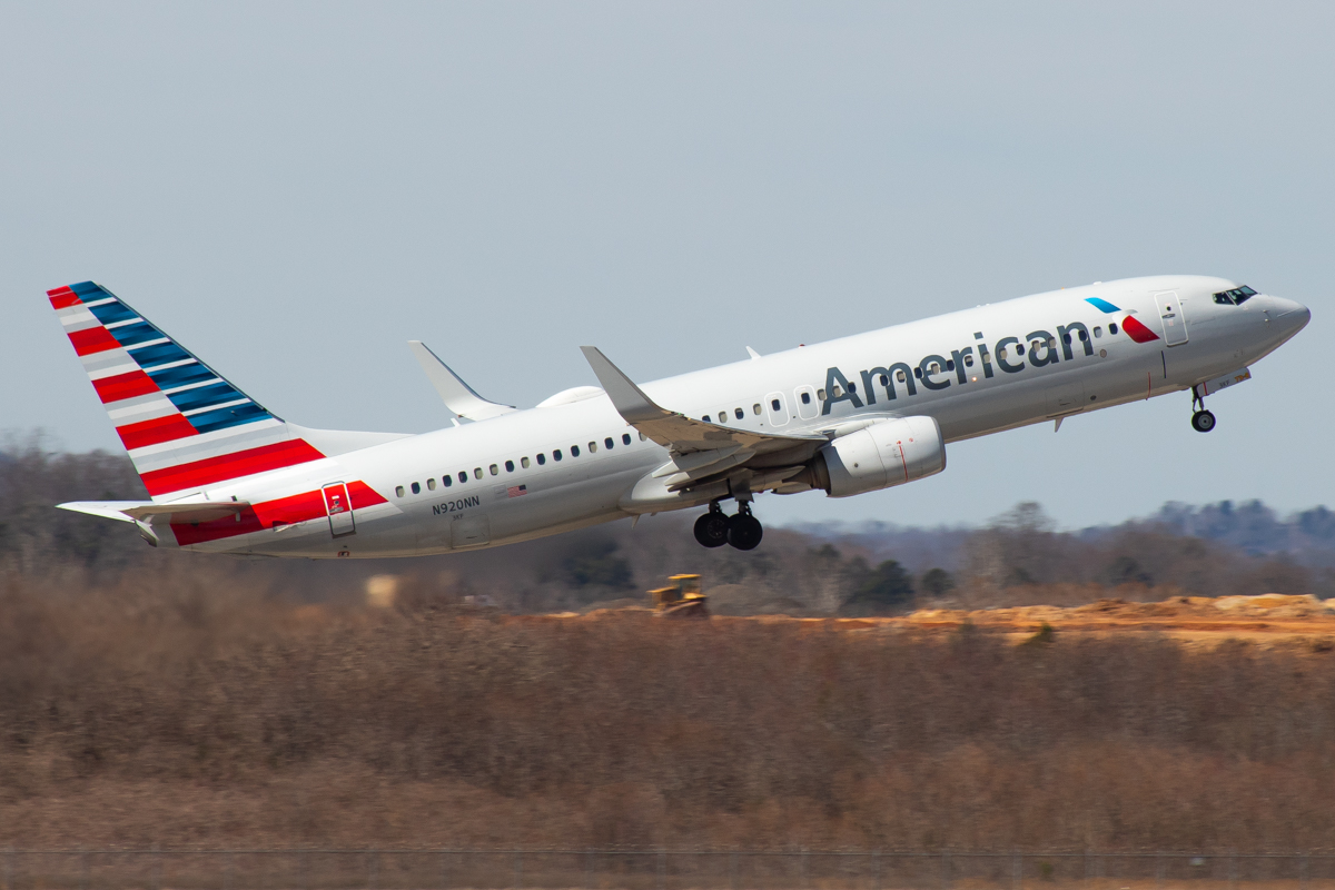 Full size: American Airlines Boeing 737-800 N920NN at Charlotte/Douglas International Airport