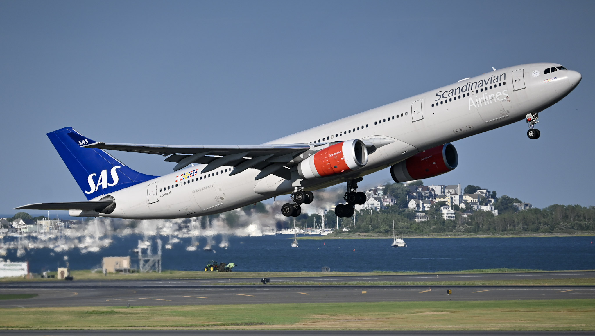 Full size: Scandinavian Airlines Airbus A330-300 LN-RKM at General Edward Lawrence Logan International Airport
