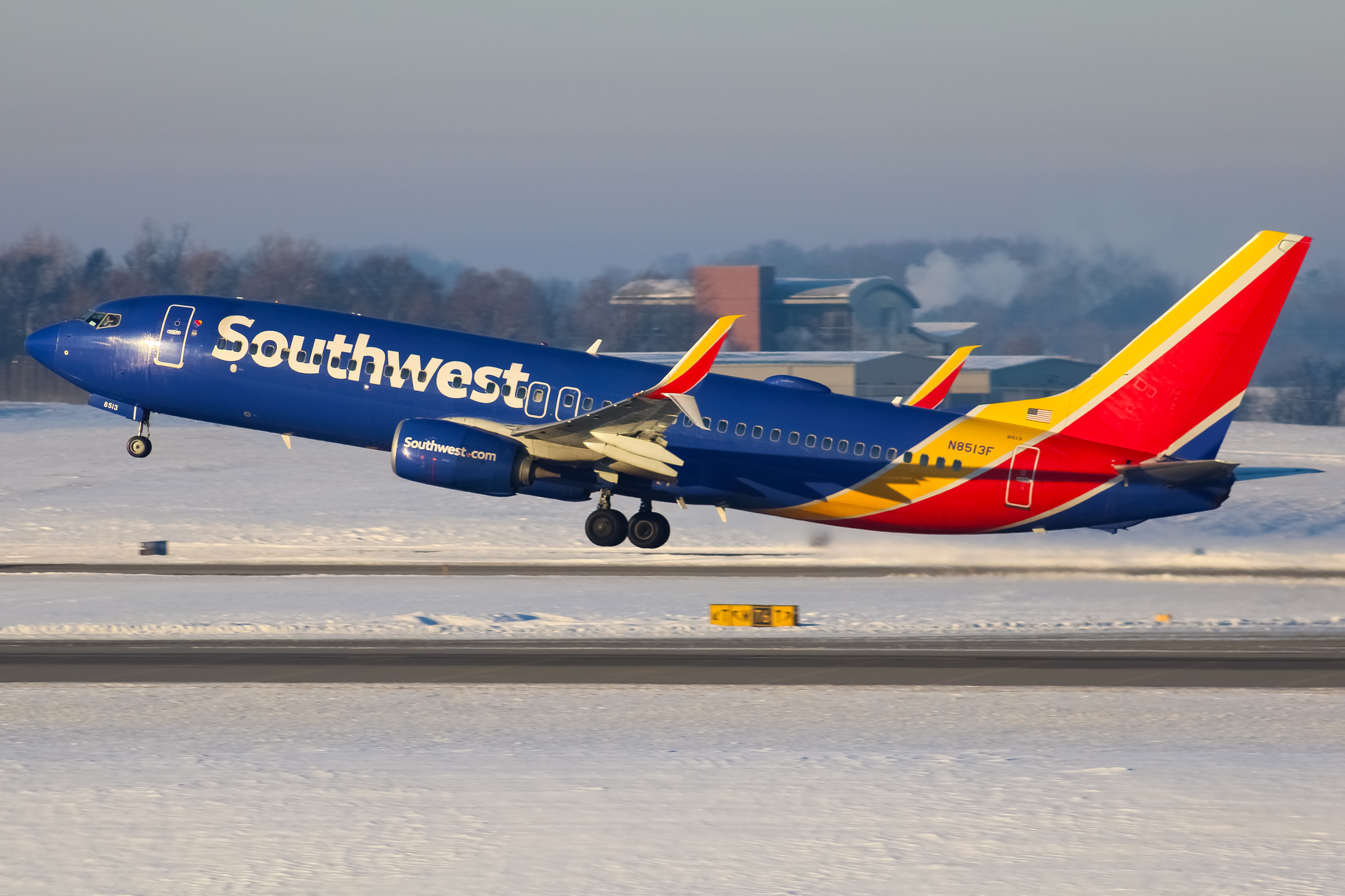Full size: Southwest Airlines Boeing 737-800 N8513F at Cincinnati/Northern Kentucky International Airport