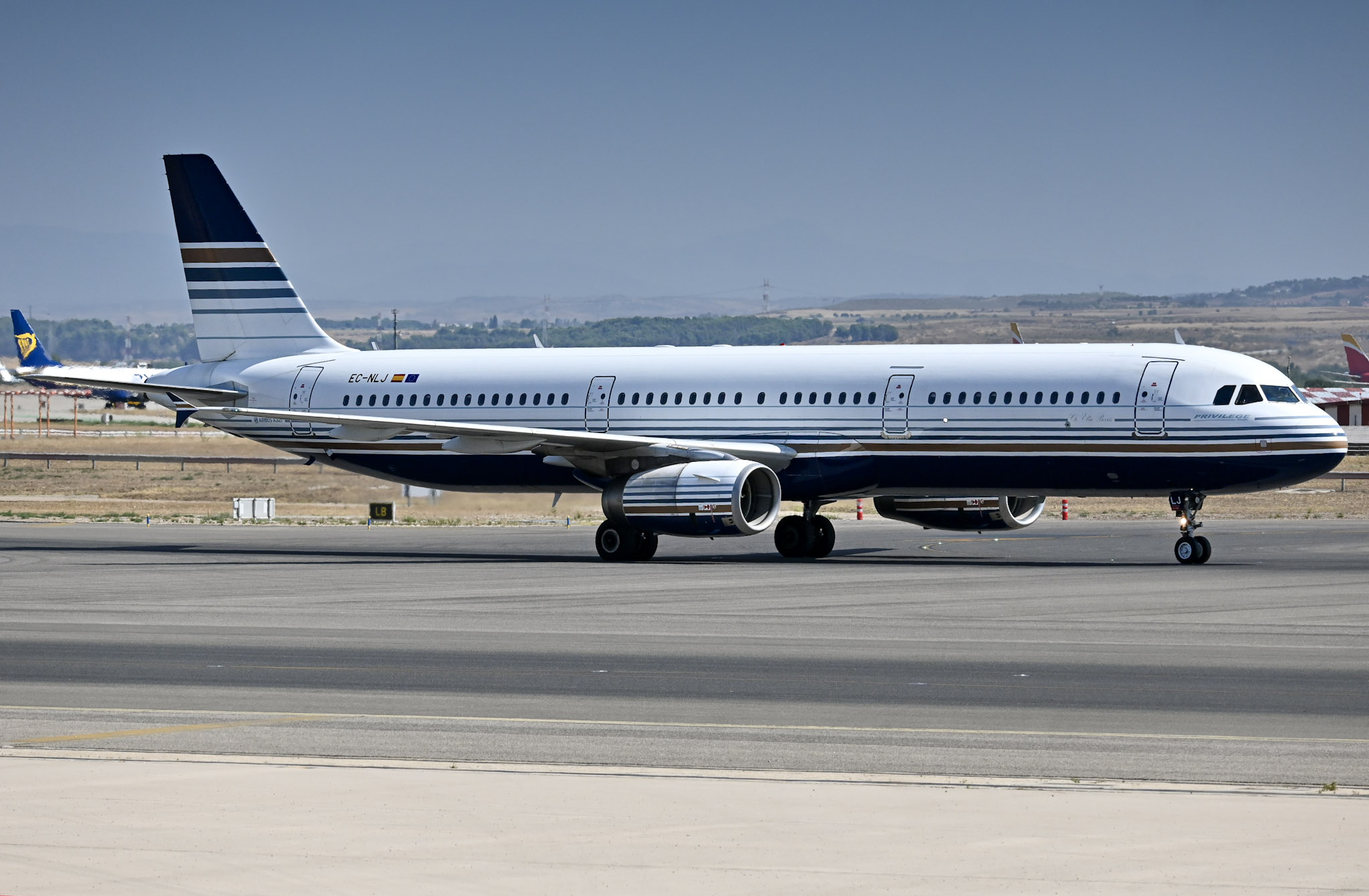 Full size: Privilege Style Airbus A321-200 EC-NLJ at Madrid Barajas Airport