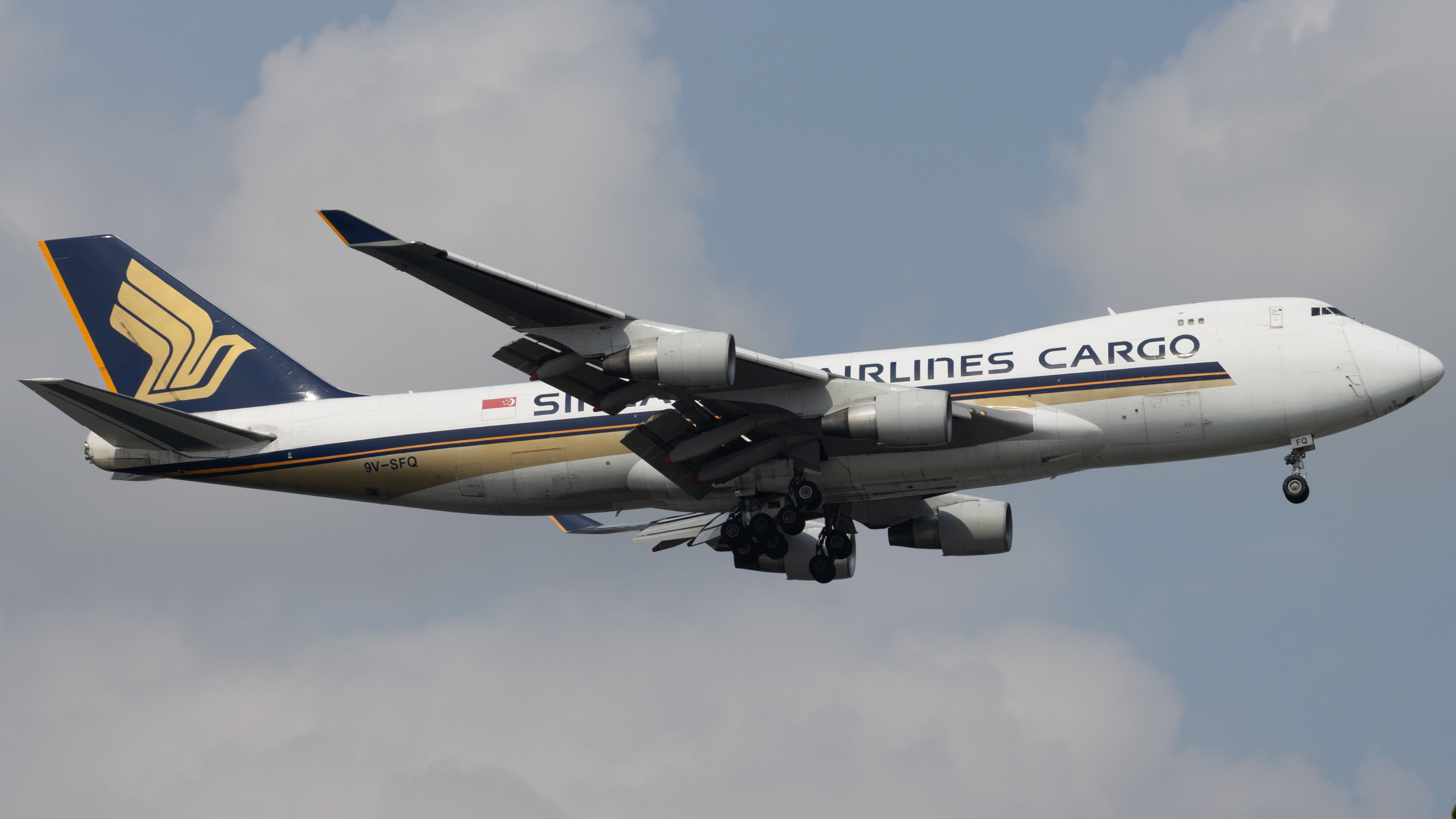 Full size: Singapore Airlines Cargo Boeing 747-400F 9V-SFQ at Singapore-Changi Airport