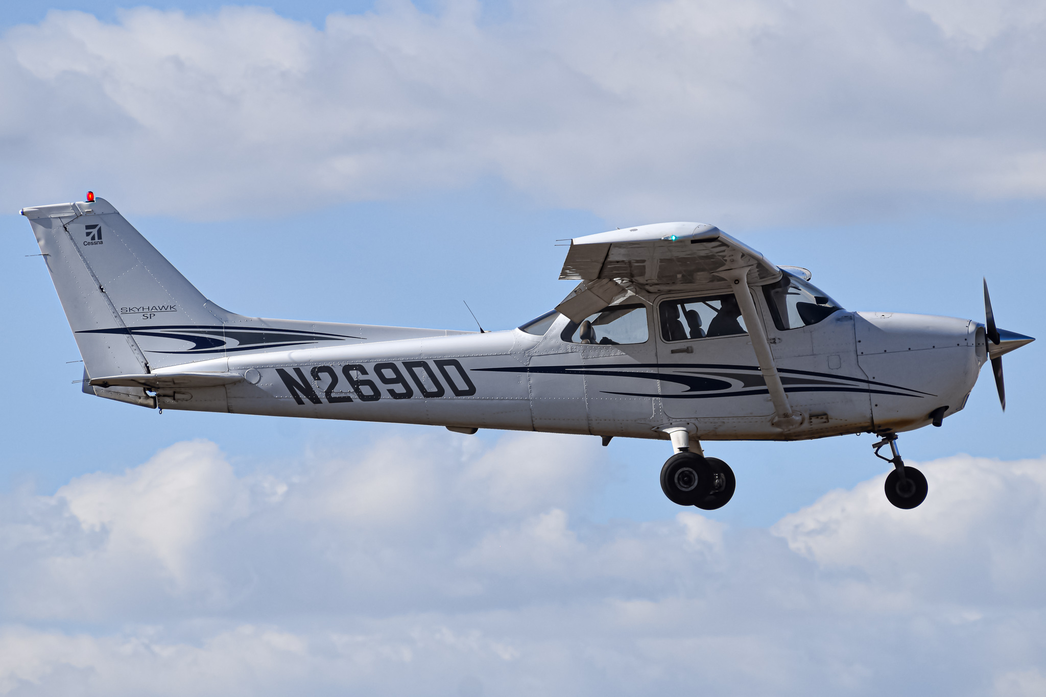 Full size: PRIVATE Cessna 172 N269DD at Vance Brand Airport