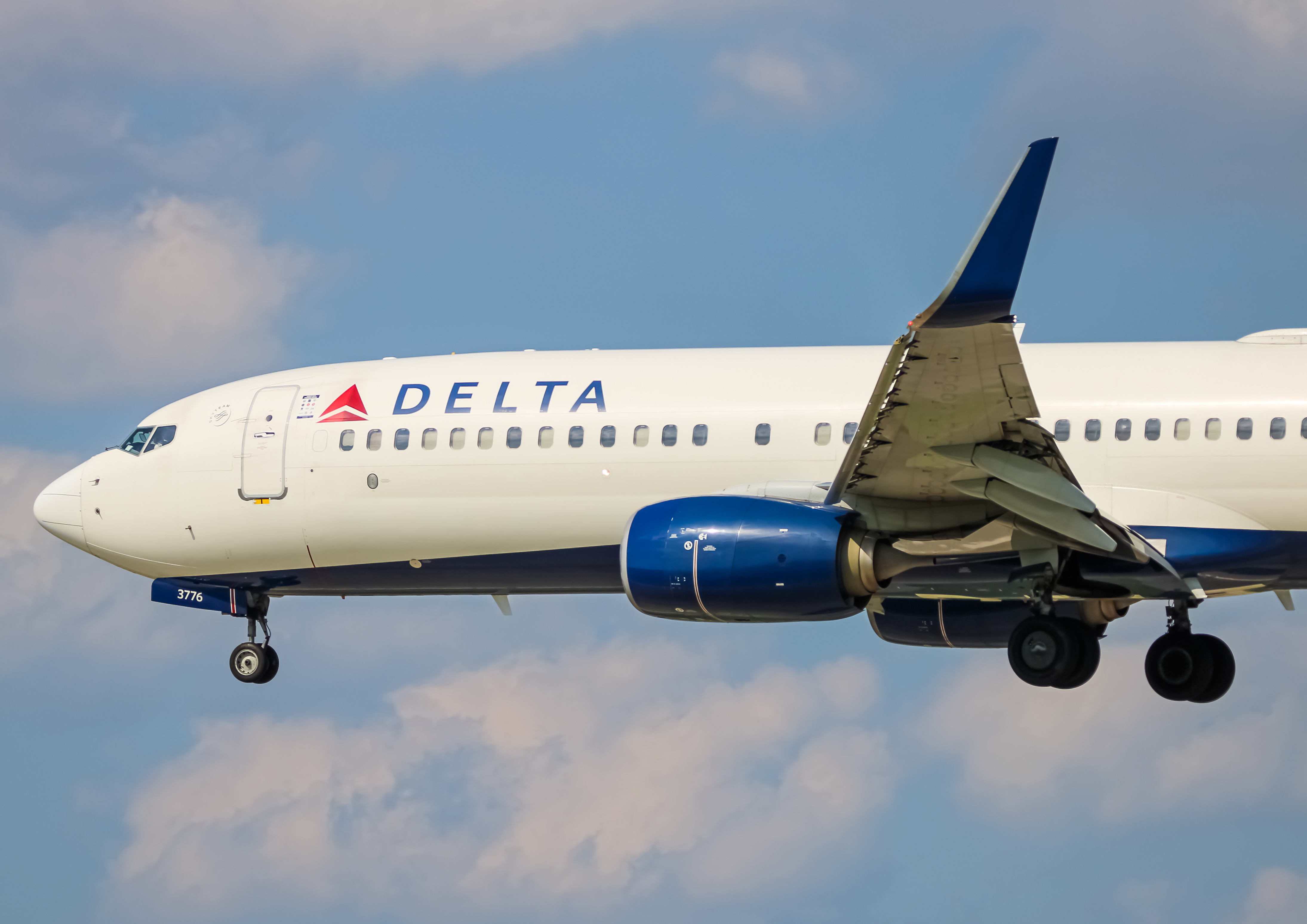 Full size: Delta Airlines Boeing 737-800 N776DE at Baltimore/Washington International Thurgood Marshall Airport