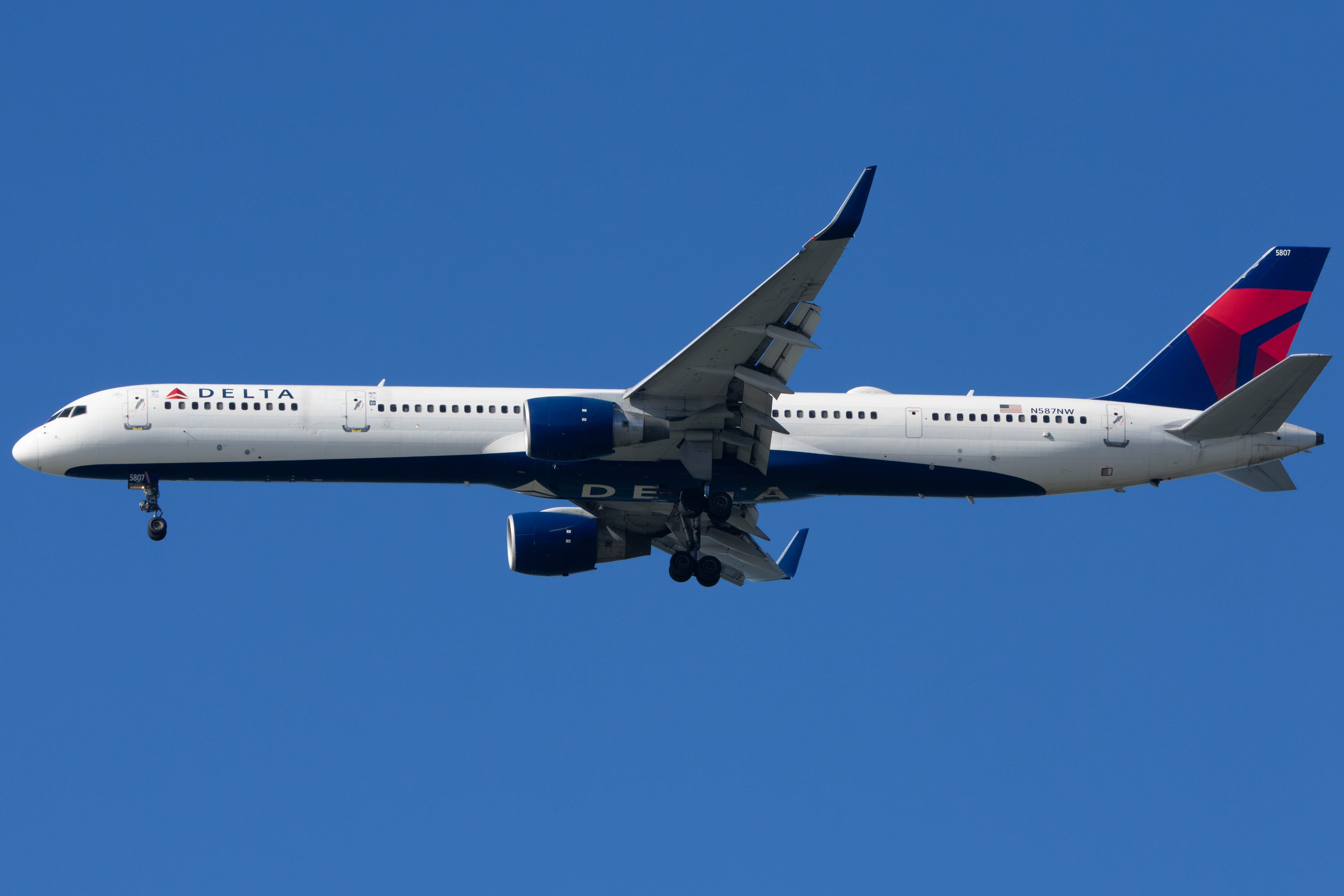 Full size: Delta Airlines Boeing 757-300 N587NW at San Francisco International Airport