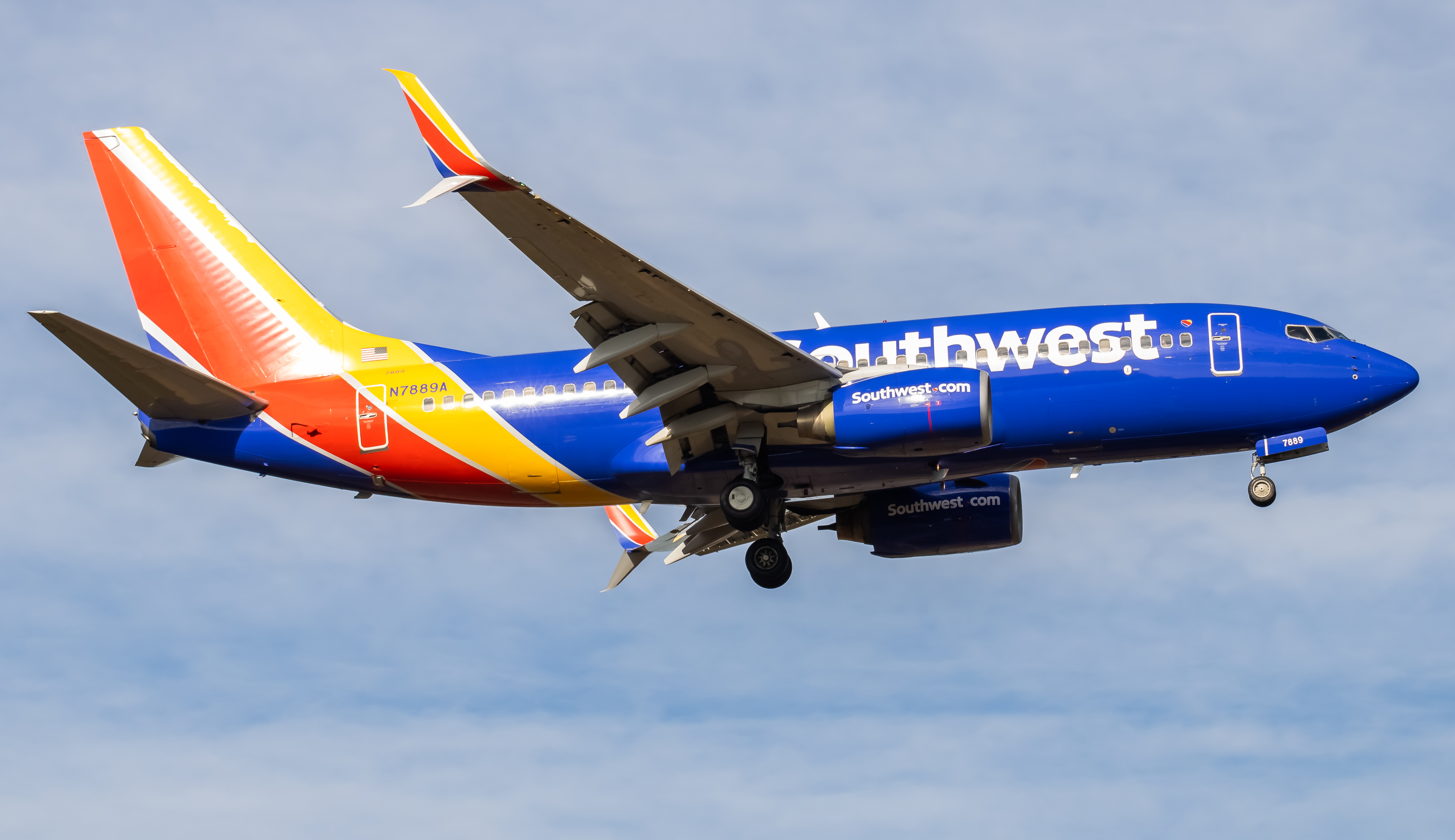 Full size: Southwest Airlines Boeing 737-700 N7889A at Baltimore/Washington International Thurgood Marshall Airport