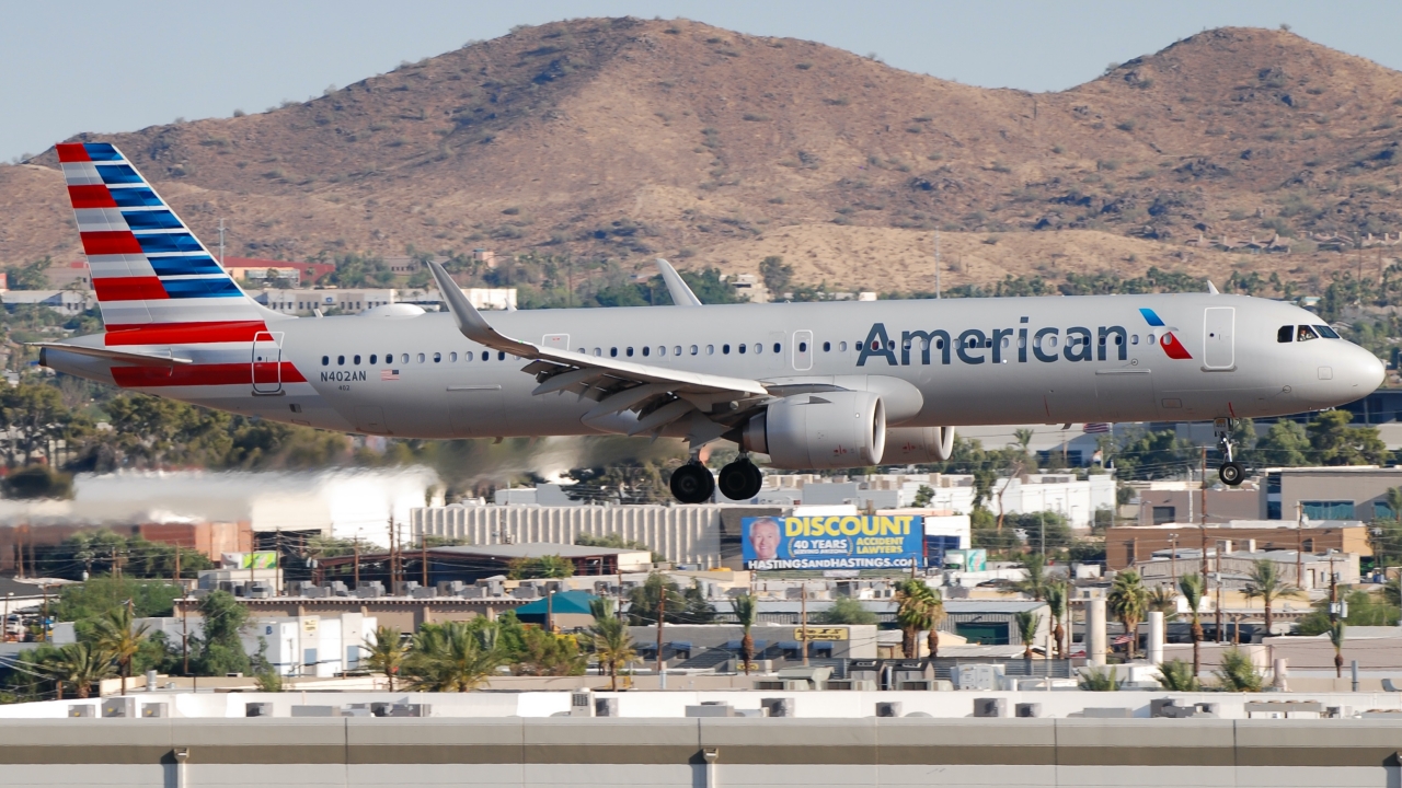 Full size: American Airlines Airbus A321NEO N402AN at Phoenix Sky Harbor International Airport