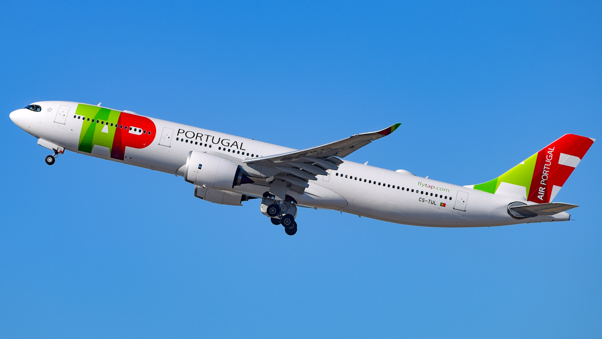 Full size: TAP Air Portugal Airbus A330-900 CS-TUL at San Francisco International Airport